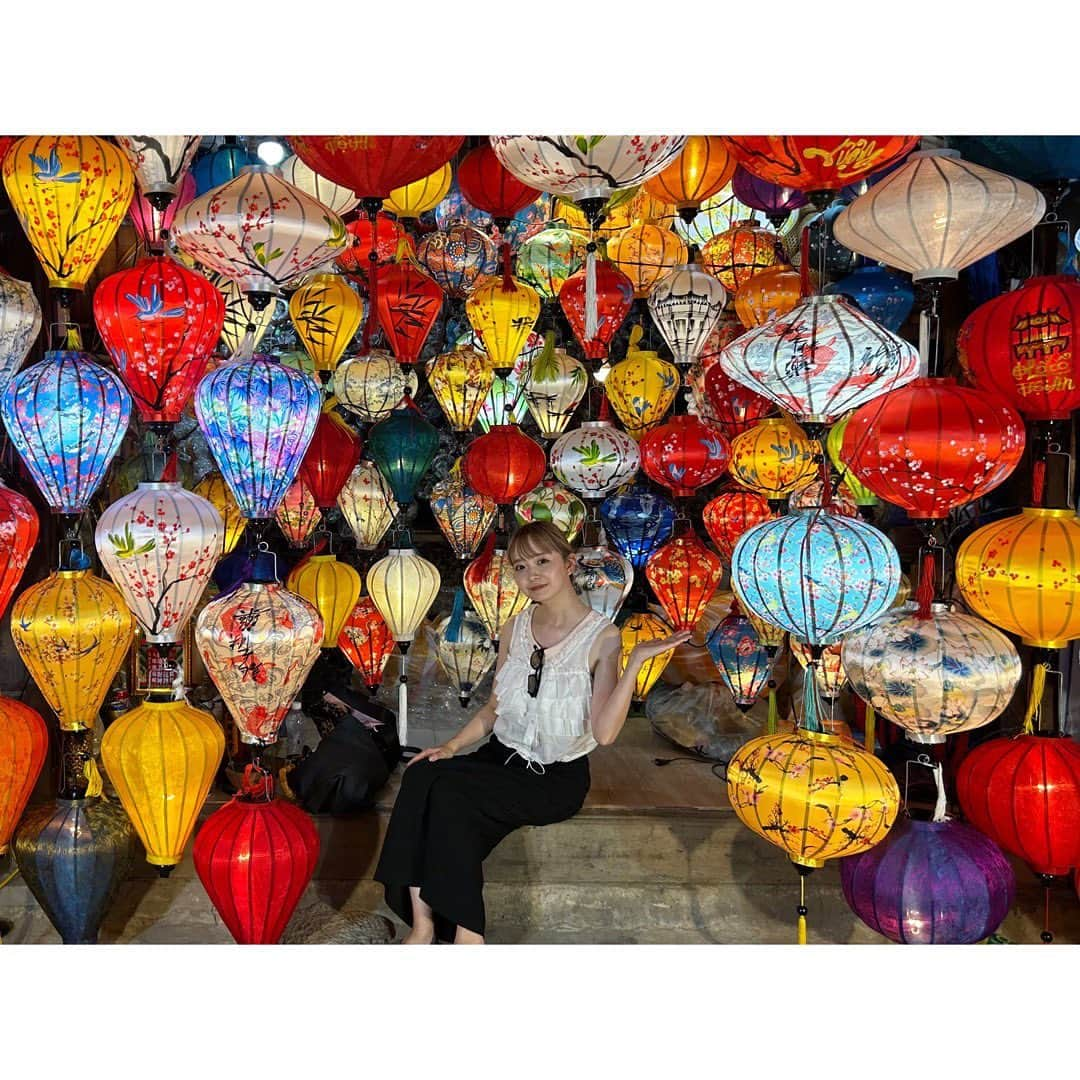 makoさんのインスタグラム写真 - (makoInstagram)「♡  Vietnam🇻🇳Hoian  バインミーがすごい美味しかった♡ テーブルの証明写真みたいなのは謎だったけどw  #vietnam #ベトナム旅行 #ホイアン #バインミー」10月18日 19時30分 - mkxxxbaby