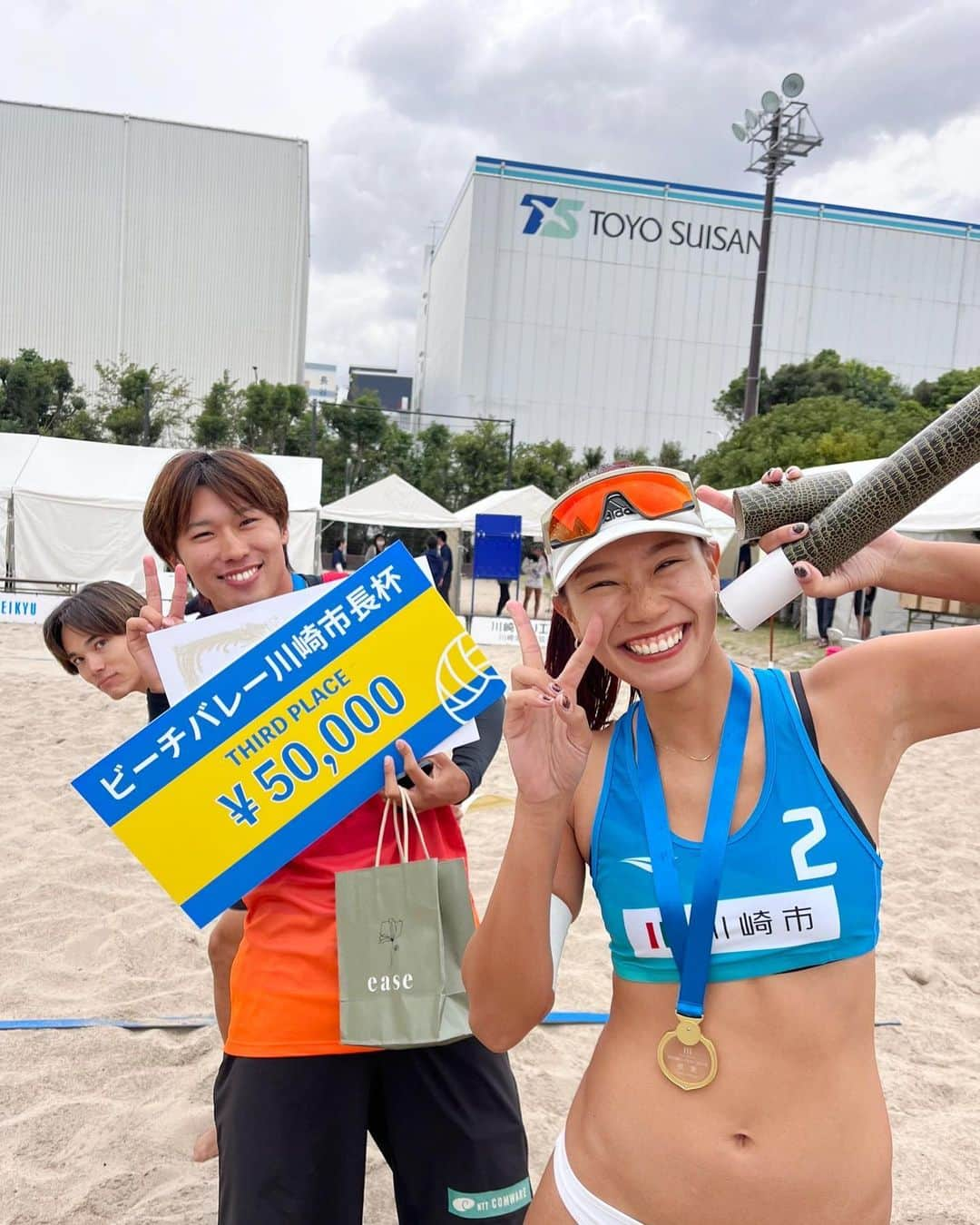 村上礼華さんのインスタグラム写真 - (村上礼華Instagram)「10/7.8 ． ． 第15回ビーチバレー川崎市長杯 結果は優勝しました🏆 ． 最後勝ちきれて、今シーズン初優勝できて嬉しいです😮‍💨  大会関係者の皆様ありがとうございました！ そして、今大会もたくさんの応援ありがとうございました📣✨  #ダイキアクシス #daikiaxis #beachvolleyball #ビーチバレー #神奈川#川崎 #川崎マリエン」10月18日 19時30分 - re_ka.m