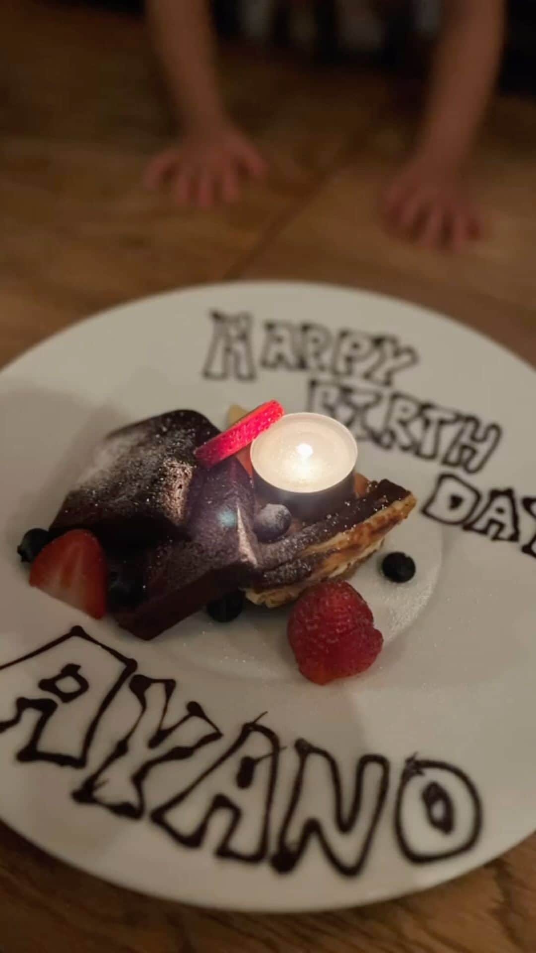 太田彩乃のインスタグラム：「Birthday week🎂✨ 大切な人たちがお祝いしてくれた感謝の日々🙌 皆んなの大事な時間を使って、いろいろ考えてくれたんだなぁーって幸せなサプライズの連続でした🥹  インスタでお祝いメッセージくださった皆さんも ありがとうございます！！ こうやってお祝いしていただける事、いつも気にかけてくださる事、本当に感謝しています😆 また1年頑張れます！！  そして 大切なタイミングの時、いつも側にいてくれる @yamashitayuna 本当にありがとう🧡♥️🧡 #specialthanksandbiglove   また1年頑張るー！！  #mybirthday #ありがとう」