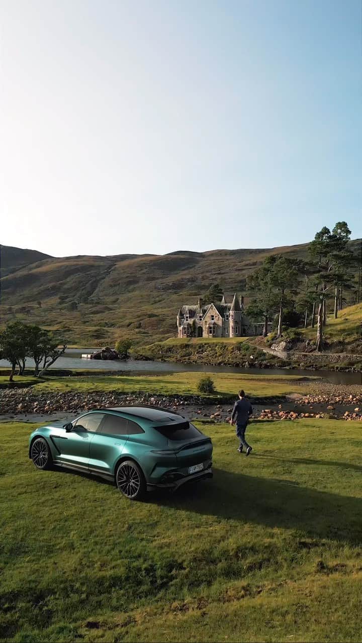 アストンマーチンのインスタグラム：「Monarchs of the Glen.  DB12 and DBX707 meet the Scottish Highlands.  #AstonMartin #INTENSITYDRIVEN  Video from @tomclaeren」