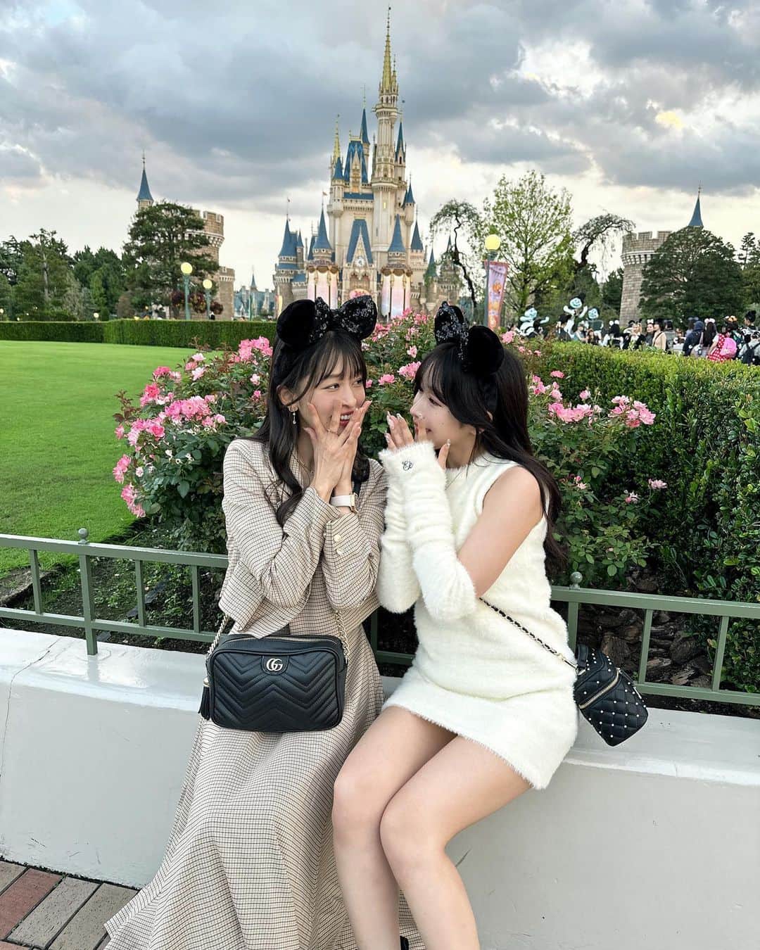 のインスタグラム：「お気に入りフォトスポット🏰💞💞 Disneyに詳しい方がたくさん撮ってくれていろいろ教えてくれたの🥹！！」