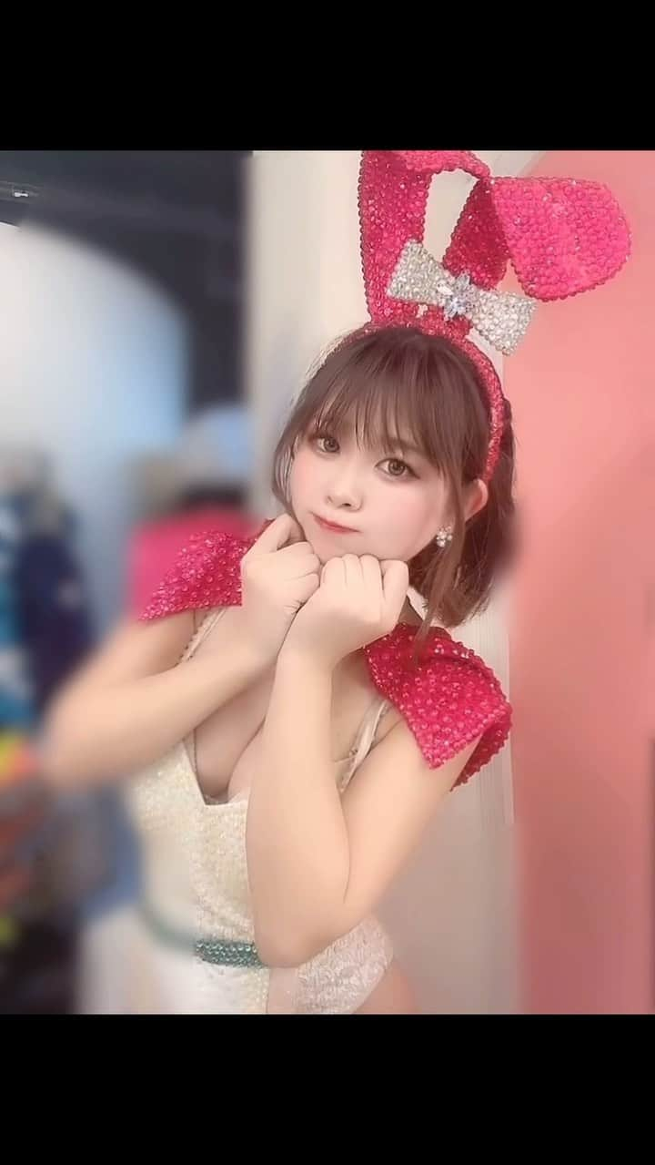 えれなのインスタグラム：「マイメロなんだけど？🐰  #バーレスク大阪#バーレスク大阪えれな  #バーレスク#バーレスク東京 #北新地#グラビア  #童顔女子#ロリ #アイドル#ビキニ  #インスタ映え #マイメロ #マイメロディ  #マイメロコス #グラビア撮影 #ロリ顔 #大阪#梅田#ショートヘアー  #あざとかわいい #あざと女子  #童顔巨乳 #ロリ巨乳 #burlesque#burlesqueosaka #gravureidol  #gravure#japanesegirl」