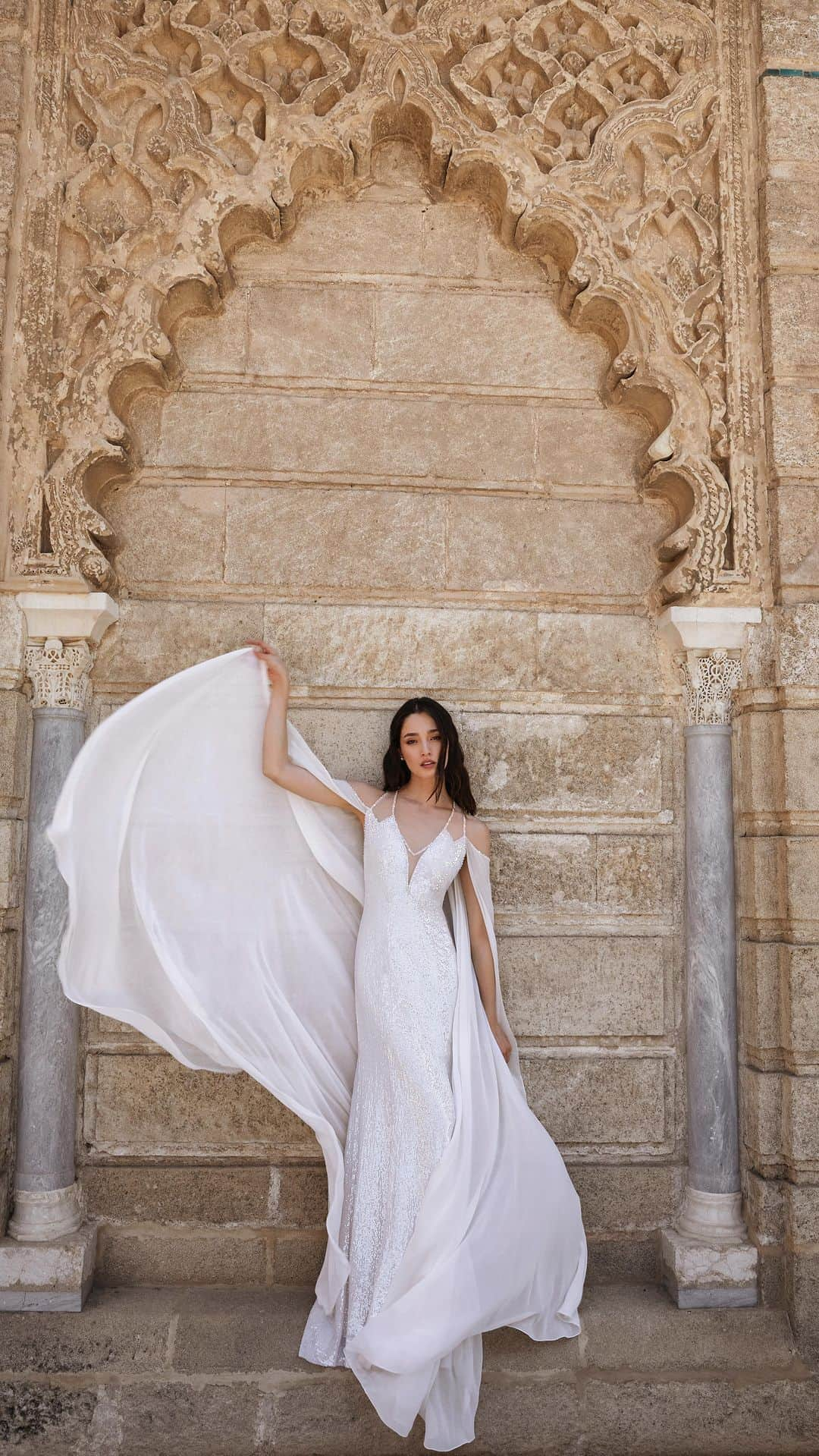 ジェニーパッカムのインスタグラム：「Maria, an embellished tulle and chiffon gown exuding elegance.   Jewellery: Jenny Packham x Helzberg  #jennypackham #whiteedit #wedding #weddingcollection #weddingdress #dress #bride #bridal #weddings #weddinginspiration #bridaldress #hollywood #style」