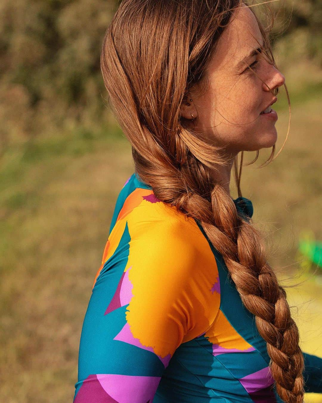 スピードさんのインスタグラム写真 - (スピードInstagram)「Meet the Saunton Surf Sisters, an all-female surf group, spreading the Stoke in their North Devon community. Having followed her heart towards the waves, Ella set up the @sautonsurfsisters as a way to get more women into the water.  Now hundreds are along for the ride, of all ages and abilities. Their goal is to continue to challenge surfing’s wide gender gap, meeting it with love, support and positive spirit, this badass group of women have in spades. A truly special community!   PS: how beautiful are our new long sleeve suits?   📷 @willamcoopermitchell   #surfsisters  #outsidersclub  #speedo」10月18日 19時49分 - speedo