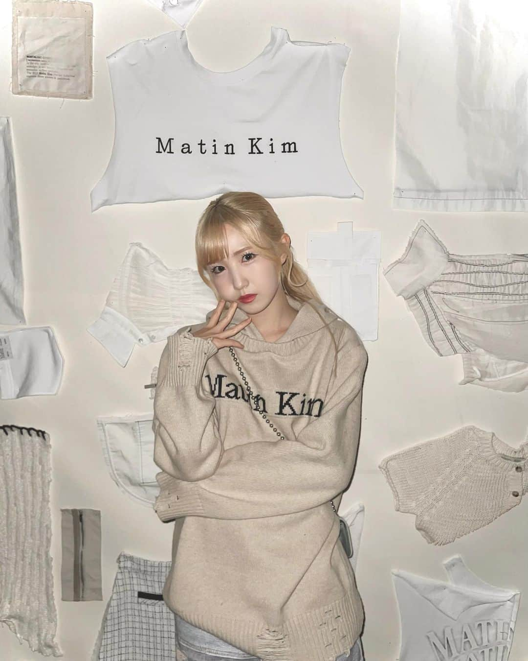 本田仁美さんのインスタグラム写真 - (本田仁美Instagram)「.  Matin Kim日本初のPOPUP STOREが 渋谷PARCOにて本日から10/29(Sun)まで開催中です📃✔︎  Martin Kimの世界観が詰まったレセプションパーティ とっても素敵な空間でした🪄  #matinkim #マーティンキム #PR」10月18日 19時50分 - 10_hitomi_06