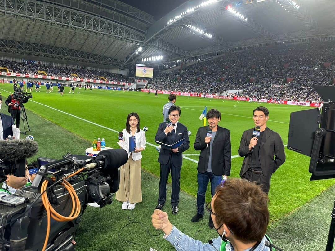 松井大輔のインスタグラム：「昨日のノエビアスタジアム 日本対チュニジア 2-0  japan 強かったなあ。  #japan #soccer #日本代表 #サッカー #神戸  #ノエビアスタジアム神戸  #fujitv #フジテレビ #解説 #enjoy  #楽しかった」