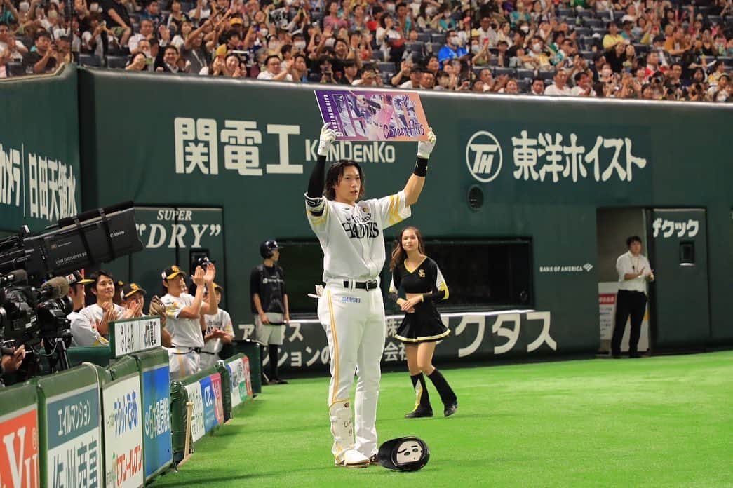 柳田悠岐のインスタグラム：「一年間応援ありがとうございました！休んでまた来年の準備頑張ります！ #1500安打  #250本塁打  #最多安打  #全試合出場」