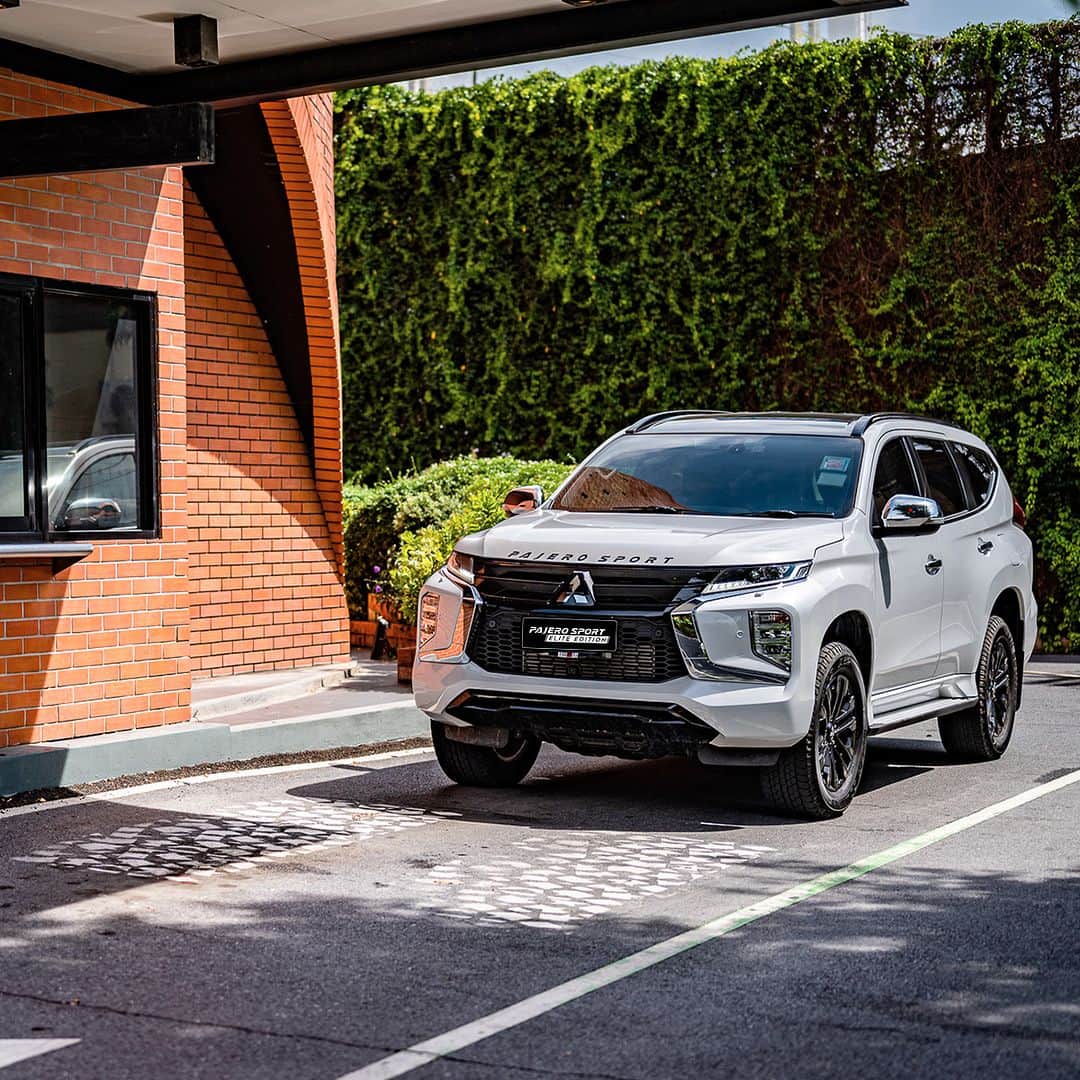 Mitsubishi Motors Thailandのインスタグラム：「ดีไซน์สุดล้ำที่มาพร้อมความปลอดภัยอัจฉริยะรอบคันใน New Mitsubishi Pajero Sport Elite Edition   #กล้าที่จะต่าง #BeDifferent #NewMitsubishiPajeroSportEliteEdition #MitsubishiMotorsThailand #MitsubishiMotors #SUV #รถครอบครัว #PajeroThailand #PajeroClub #รถครอบครัว7ที่นั่ง #ปาเจโร่สปอร์ต #รถยนต์ #MitsubishiPajeroSport #SUVCars #Lifestyle #photooftheday」