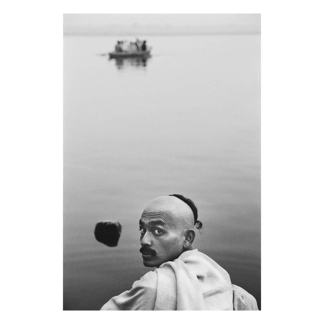 Magnum Photosさんのインスタグラム写真 - (Magnum PhotosInstagram)「Written by Light, the Square Print Sale in collaboration with @worldpressphoto, spans the vast possibilities of light in authentic photography. As light bestows itself upon water, it both reflects and passes through, revealing an infinite number of shapes and hues 🌊⁠ ⁠ An image from @jonasbendiksen shows his wife, Anna, floating as raindrops hit a crystal blue body of water: "She throws her clothes off, I grab my camera, she dives in head-first, laughing, floating in a mix of salt water and euphoria – and I get to save this moment, bathed in dim storm light, that embodies everything I love.”⁠ ⁠ @abbas.photos photographed religious rites and practices across the world in a wide-reaching document. His image depicts a baptism in the Western Cape, South Africa, as a congregation member immerses in light and sea.⁠ ⁠ A man wades into the Dead Sea facing distant hazy mountains in an photo by Cristina @lademiddel, capturing a dream-like stillness as the light pushes the eyes of the viewer forward.⁠ ⁠ Magnum Photos and World Press Photo will be donating a portion of the profits from the sale to the International Committee of the Red Cross (ICRC).⁠ ⁠ 🔗 Shop the collection before the sale ends on Sunday at the @magnumphotos link in bio. ⁠ ⁠ PHOTOS (left to right):⁠ ⁠ (1) Dubrovnik, Yugoslavia. 1953. © Marc Riboud / Fonds Marc Riboud au MNAAG / Magnum Photos⁠ ⁠ (2) Anna swimming during a rain squall on her birthday. Bohuslän coast, Sweden. 2023. © @jonasbendiksen / Magnum Photos⁠ ⁠ (3) Cape Town, South Africa. 1999. © @abbas.photos / Magnum Photos⁠ ⁠ (4) Ships ride out the storm in Hong Kong’s shipping lanes. China. 2002. © @ianberrymagnum / Magnum Photos⁠ ⁠ (5) Pilgrim. Varanasi, India. 2005. © Sohrab Hura (@uglydogbooks) / Magnum Photos⁠ ⁠ (6) Budapest, Hungary. 1994. © @carldekeyzer / Magnum Photos⁠ ⁠ (7) Aya waiting for her shooting star on the Aegean coast. Greece. 2022. © @enricanaj / Magnum Photos⁠ ⁠ (8) From the series, The Afronauts. 2012. © Cristina @lademiddel / Magnum Photos」10月18日 20時00分 - magnumphotos