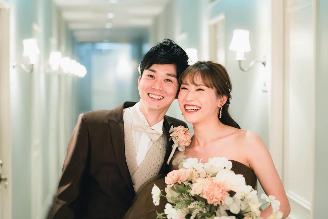 SWITCH梅田のインスタグラム：「館内洋装フォト𓍯 ⁡ 10/21,10/22相談会空きあります！ 10/21　9:30〜 / 13:30〜/ 17:30〜 10/22　9:30〜/ 13:30〜/ 17:30〜 ⁡ 撮影のご依頼・ご相談はお気軽にお問い合わせください♡♡ . 10月末までの期間限定プラン登場𓆸 【選べる𝟮着撮影プラン】 組み合わせ自由◎ ウエディングドレス・カラードレス・白無垢・色打掛の中からお好きな衣装2着をセレクト𖤐 ⁡ 期間限定価格¥137,280→¥99,000 データは100カットと満足な内容𓅯 ⁡ フォトレイト→"switch梅田"で検索⚮̈ ⁡ 大阪  @switch.umeda 東京  @switch.tokyo 札幌  @switch.sapporo 鹿児島 @switch.kagoshima ⁡ ⁡ #switch #switch梅田 #switch撮影レポ #フォトウェディング #大阪花嫁 #大阪プレ花嫁 #関西プレ花嫁 #プレ花嫁準備 #結婚式 #結婚式準備 #ウェディング #wedding #前撮り #プレ花嫁 #関西花嫁 #チャペル #卒花嫁 #ロケーション撮影 #大阪前撮り #ウェディング前撮り #関西前撮り #フォト会食 #オシャレ花嫁 #フォトスタジオ #大阪フォトウェディング  #ロケーションフォト #チャペル前撮り #全国のプレ花嫁さんと繋がりたい #2023秋婚 #2023冬婚」