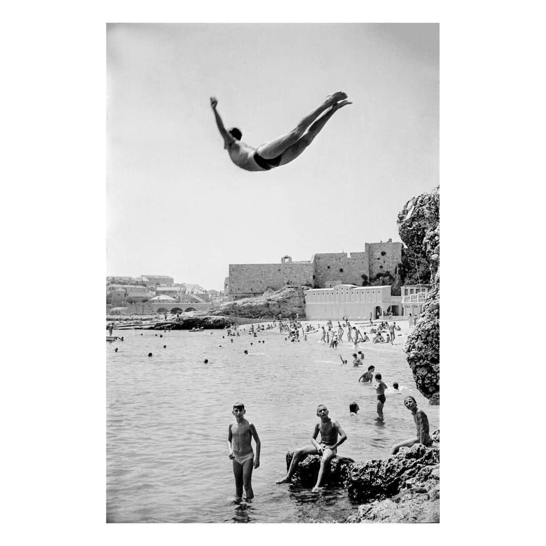 Magnum Photosのインスタグラム：「Written by Light, the Square Print Sale in collaboration with @worldpressphoto, spans the vast possibilities of light in authentic photography. As light bestows itself upon water, it both reflects and passes through, revealing an infinite number of shapes and hues 🌊⁠ ⁠ An image from @jonasbendiksen shows his wife, Anna, floating as raindrops hit a crystal blue body of water: "She throws her clothes off, I grab my camera, she dives in head-first, laughing, floating in a mix of salt water and euphoria – and I get to save this moment, bathed in dim storm light, that embodies everything I love.”⁠ ⁠ @abbas.photos photographed religious rites and practices across the world in a wide-reaching document. His image depicts a baptism in the Western Cape, South Africa, as a congregation member immerses in light and sea.⁠ ⁠ A man wades into the Dead Sea facing distant hazy mountains in an photo by Cristina @lademiddel, capturing a dream-like stillness as the light pushes the eyes of the viewer forward.⁠ ⁠ Magnum Photos and World Press Photo will be donating a portion of the profits from the sale to the International Committee of the Red Cross (ICRC).⁠ ⁠ 🔗 Shop the collection before the sale ends on Sunday at the @magnumphotos link in bio. ⁠ ⁠ PHOTOS (left to right):⁠ ⁠ (1) Dubrovnik, Yugoslavia. 1953. © Marc Riboud / Fonds Marc Riboud au MNAAG / Magnum Photos⁠ ⁠ (2) Anna swimming during a rain squall on her birthday. Bohuslän coast, Sweden. 2023. © @jonasbendiksen / Magnum Photos⁠ ⁠ (3) Cape Town, South Africa. 1999. © @abbas.photos / Magnum Photos⁠ ⁠ (4) Ships ride out the storm in Hong Kong’s shipping lanes. China. 2002. © @ianberrymagnum / Magnum Photos⁠ ⁠ (5) Pilgrim. Varanasi, India. 2005. © Sohrab Hura (@uglydogbooks) / Magnum Photos⁠ ⁠ (6) Budapest, Hungary. 1994. © @carldekeyzer / Magnum Photos⁠ ⁠ (7) Aya waiting for her shooting star on the Aegean coast. Greece. 2022. © @enricanaj / Magnum Photos⁠ ⁠ (8) From the series, The Afronauts. 2012. © Cristina @lademiddel / Magnum Photos」