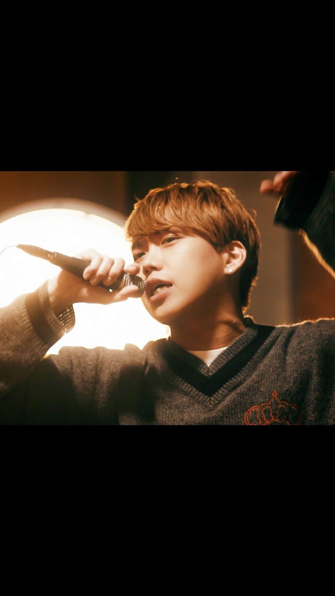 04 Limited Sazabysのインスタグラム：「"Re-Birth"より 「Re-soup」のMVも公開しました🥣✨  ▶️YouTube https://youtu.be/duG04FzbQUw」