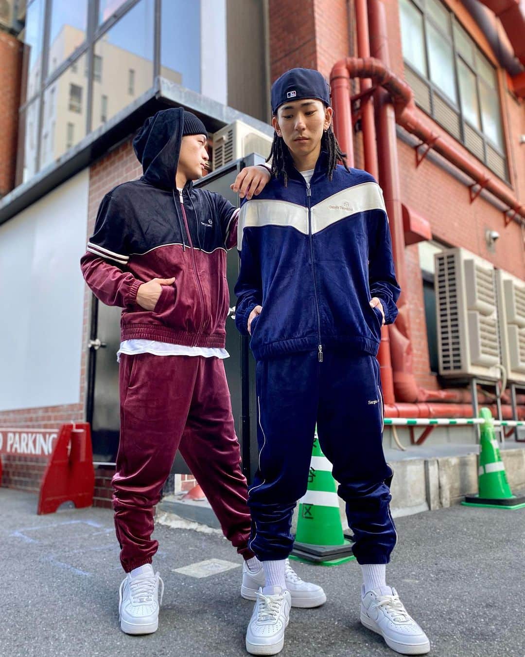 GROW AROUNDのインスタグラム：「#growaroundnewarrivals   SERGIO TACCHINI  GALLONE VELOUR TRACK & PANTS  SCOPETO FULL-ZIP VELOUR HOODIE & PANTS  今年もSET UPが大量に入荷致しました👍🔥  この時期に1番使い勝手のいいアイテムです🍂  全8型WEB UPも完了しております✅」