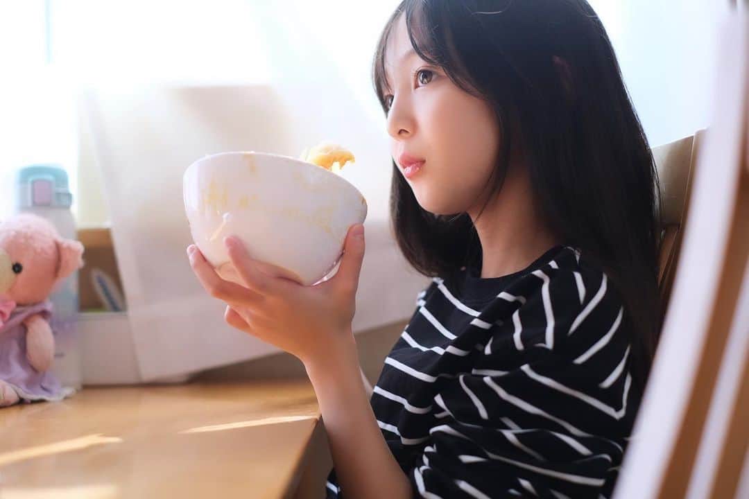 Ai.tのインスタグラム：「. 餅がすきな渚。 . なんの映えもない昼飯が一番喜ぶよね😮‍💨😮‍💨 . . #9歳」