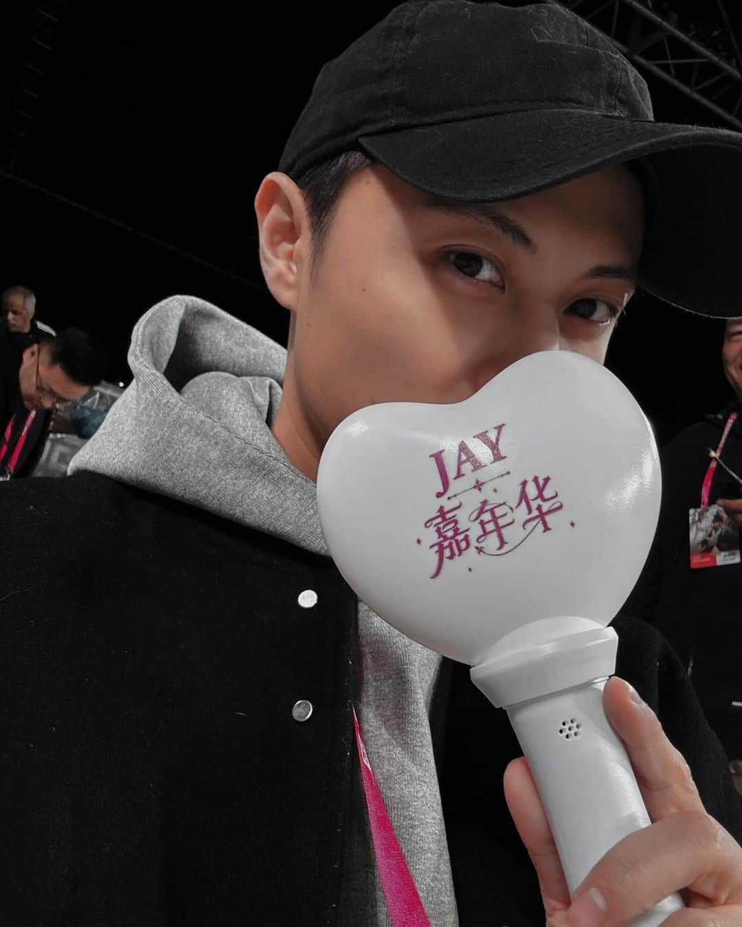 プリンス・チウのインスタグラム：「上海2023的一 周  🎾🦀🏅🫅🎤 跟著歌曲彷彿穿越了20年 一一回憶青春的時光 最愛的演唱會❤️ 蟹蟹這一切的美好 謝謝我們這世代 擁有 杰倫哥哥的陪伴❤️❤️❤️😍 #周杰倫嘉年華世界巡迴演唱會」