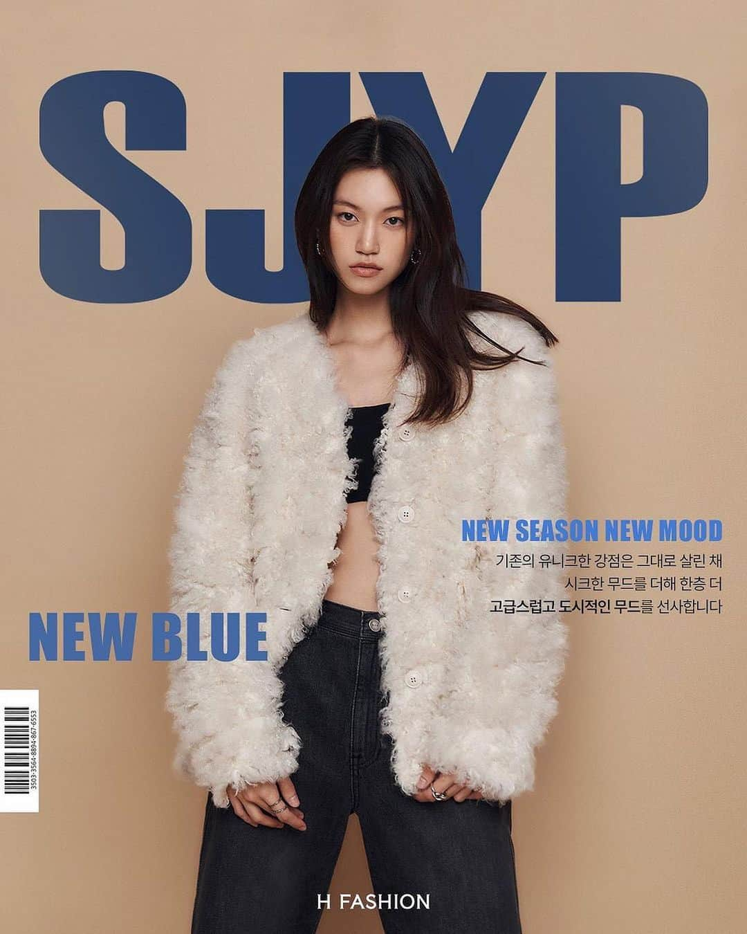 キム・ドヨンさんのインスタグラム写真 - (キム・ドヨンInstagram)「2023 F/W COLLECTION - SJYP 'NEW BLUE'」10月18日 20時18分 - weme.doyeon