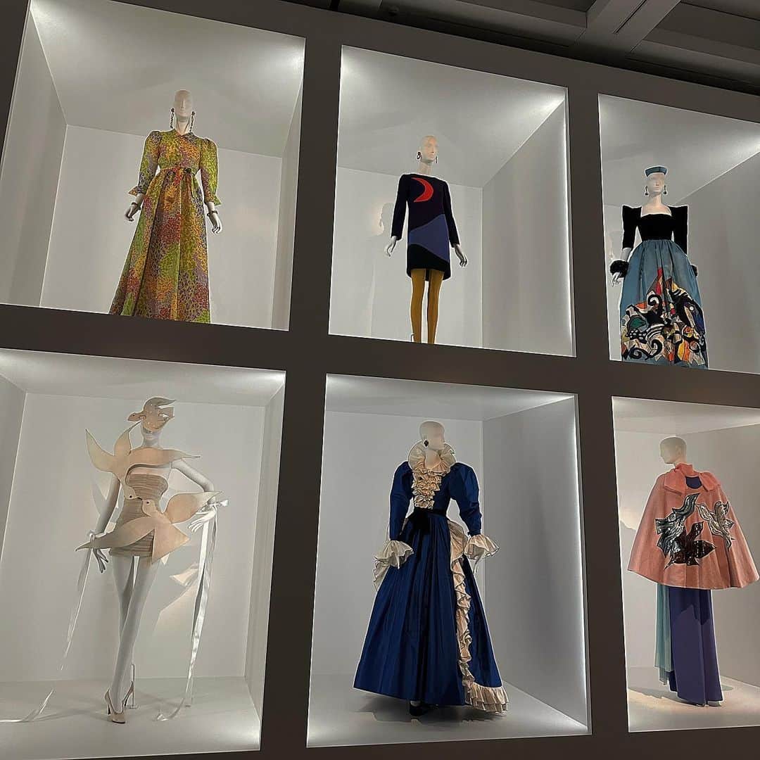 林田沙綾のインスタグラム：「@ysl  @moriartmuseum」