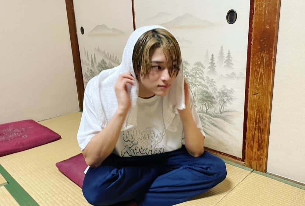 松本怜生さんのインスタグラム写真 - (松本怜生Instagram)「・   おちょくりモード全開保坂  と  お風呂上がりのoff保坂  みんなはどっち派だい？？  @tbs_drama_stream  @kiminai_tbs    #君には届かない  #君ない  #tbs  #保坂唯」10月18日 20時31分 - gd_leo_peace818
