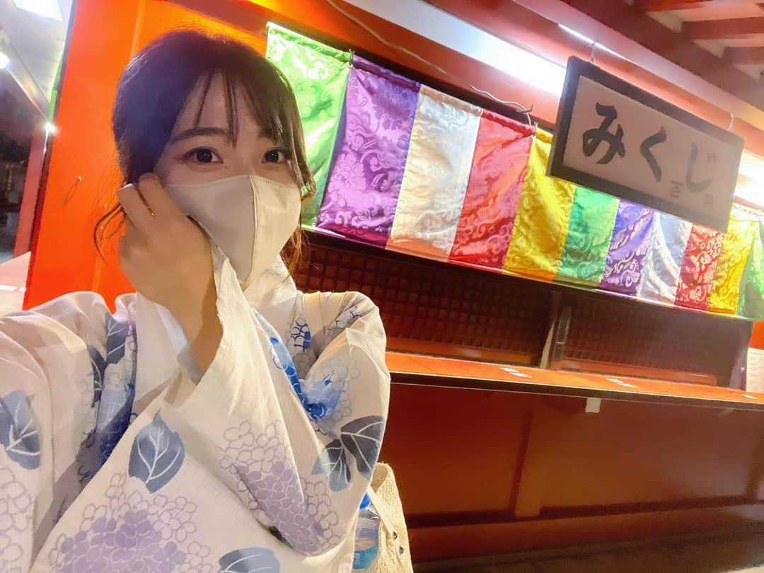 安齋由香里さんのインスタグラム写真 - (安齋由香里Instagram)「2023/10/18 Xの写真と少し被るけど せっかく利冴が沢山撮ってくれたので浴衣の写真です。 自撮りも少しだけ。  あっという間に夏が過ぎましたね。 今年もあと2ヶ月。 将来の自分のためになる2ヶ月にしたいな。  数年ぶりに自分の浴衣着れて嬉しかった！ 来年また着れるといいな。」10月18日 20時25分 - yukari_anzai_1231