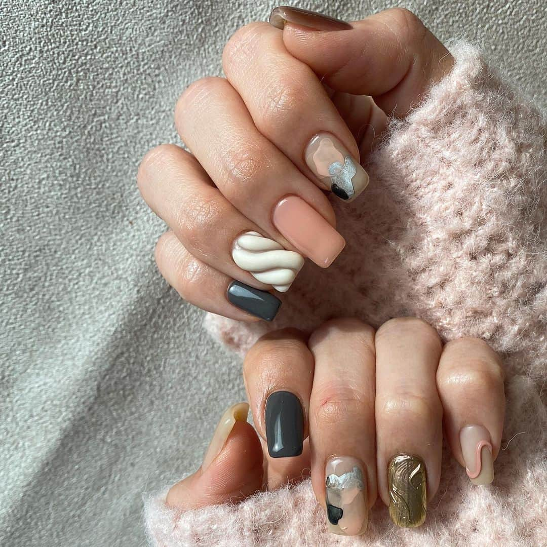 rats1316のインスタグラム：「pink🩷× gray🩶 @__ht.nail 💅  カラーだけ伝えてお任せしたらこんな10人のかわい子ちゃんがやってきました🕊️ ・ ・ ・ #ネイル#ジェルネイル#ニュアンスネイル#nail#ネイルデザイン#💅」