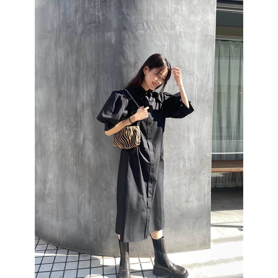 松本瞳のインスタグラム：「幼なじみとbe my flora kitchenでアフターヌーンティーした日☺️🫖💕 @_macino のワンピースでおめかし~ ​ . ​ パフスリーブのボリューム感が程よくて、キレイめにも少しカジュアルにも着れるのお気に入り👗(12/10までオンラインで予約販売してるみたいです✔︎） ​ . ​ 11月には展示会もあるので気になった方はぜひ✔︎ ​ 11月23日12:00-19:00​ 11月24日、25日10:00-19:00​ 11月26日10:00-17:30​ ​ 📍代官山WHITEROOM ​ . ​ #pr #MACINO #秋コーデ #ワンピコーデ​」