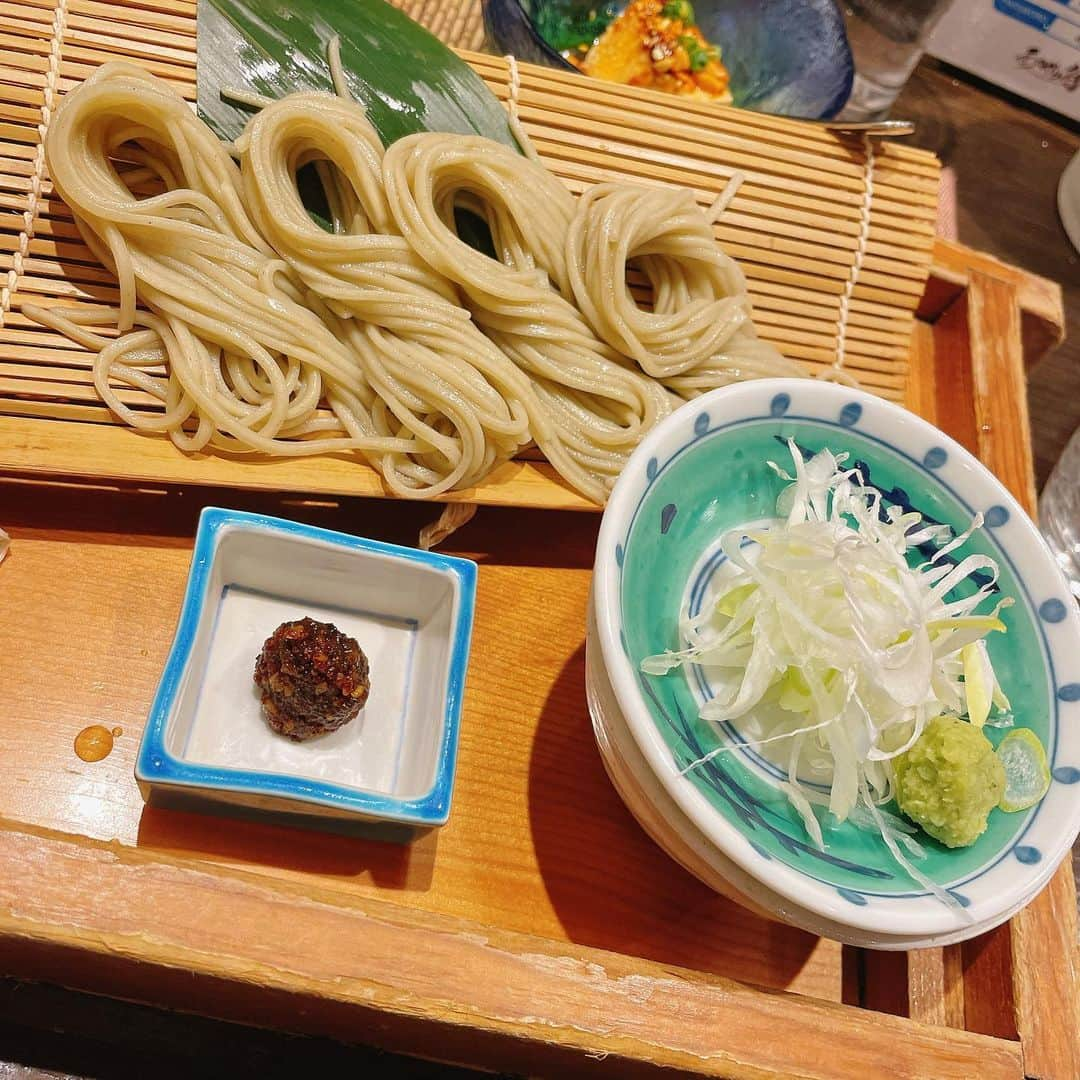 お茶の水うらんさんのインスタグラム写真 - (お茶の水うらんInstagram)「上品でおいしいごはん屋さんに 行ってきました( ∩˃ ᵕ ˂∩ )♩°ﾉ 日本酒とあう🩷✨  すべてのお料理が感動🎀💕  特にナスが大優勝🍆  #あやかり鯛 #湯島 #日本酒 #湯島グルメ #上野 #上野グルメ #ナス #茄子 #へぎそば #新潟 #へぎ蕎麦 #マグロ #赤身 #鮪 #alcoholic #日本酒女子 #日本酒居酒屋 #yushima #御徒町」10月18日 20時29分 - uran_alcoholic