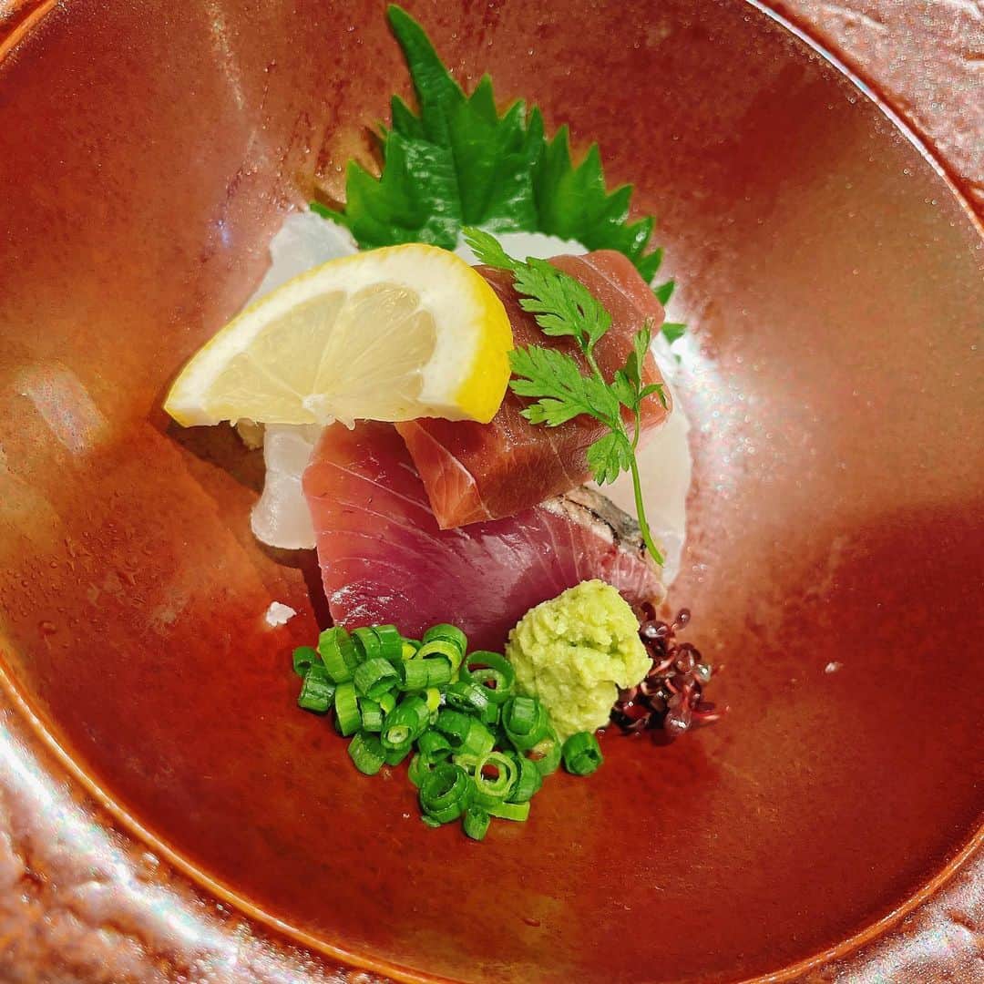 お茶の水うらんさんのインスタグラム写真 - (お茶の水うらんInstagram)「上品でおいしいごはん屋さんに 行ってきました( ∩˃ ᵕ ˂∩ )♩°ﾉ 日本酒とあう🩷✨  すべてのお料理が感動🎀💕  特にナスが大優勝🍆  #あやかり鯛 #湯島 #日本酒 #湯島グルメ #上野 #上野グルメ #ナス #茄子 #へぎそば #新潟 #へぎ蕎麦 #マグロ #赤身 #鮪 #alcoholic #日本酒女子 #日本酒居酒屋 #yushima #御徒町」10月18日 20時29分 - uran_alcoholic