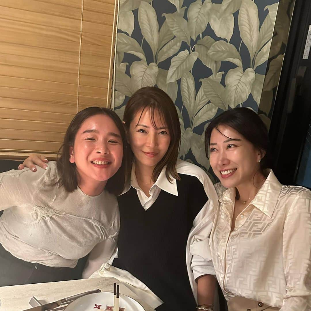 川村真木子さんのインスタグラム写真 - (川村真木子Instagram)「@dodo_chiharu のYouTube に姉妹で出演しました❗️  来月２週目ぐらいに公開されます。 お楽しみに♡  @mayumikawamura_  @hollandvillage_privatecafe」10月18日 20時33分 - makikokawamura_