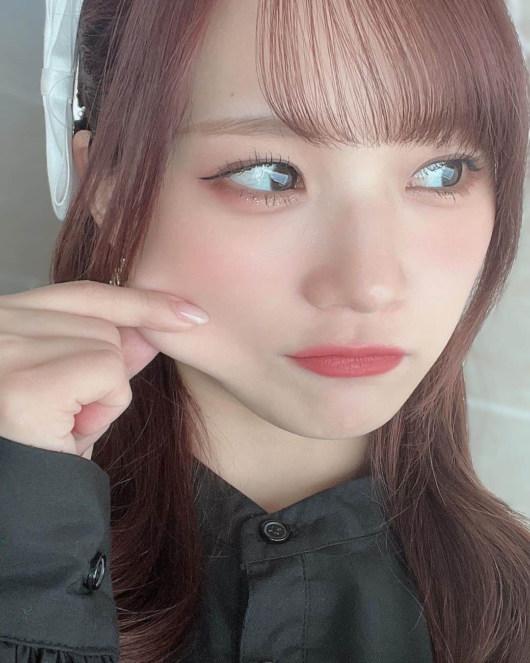 稲場愛香のインスタグラム：「🫠 ⁡ ひさしぶりのほっぺ。 ⁡ ⁡ #稲場愛香 #このポーズ久しぶりだね  #もち #ほっぺよう伸びるわあ #健在  #🫓 #これ餅の絵文字らしい」