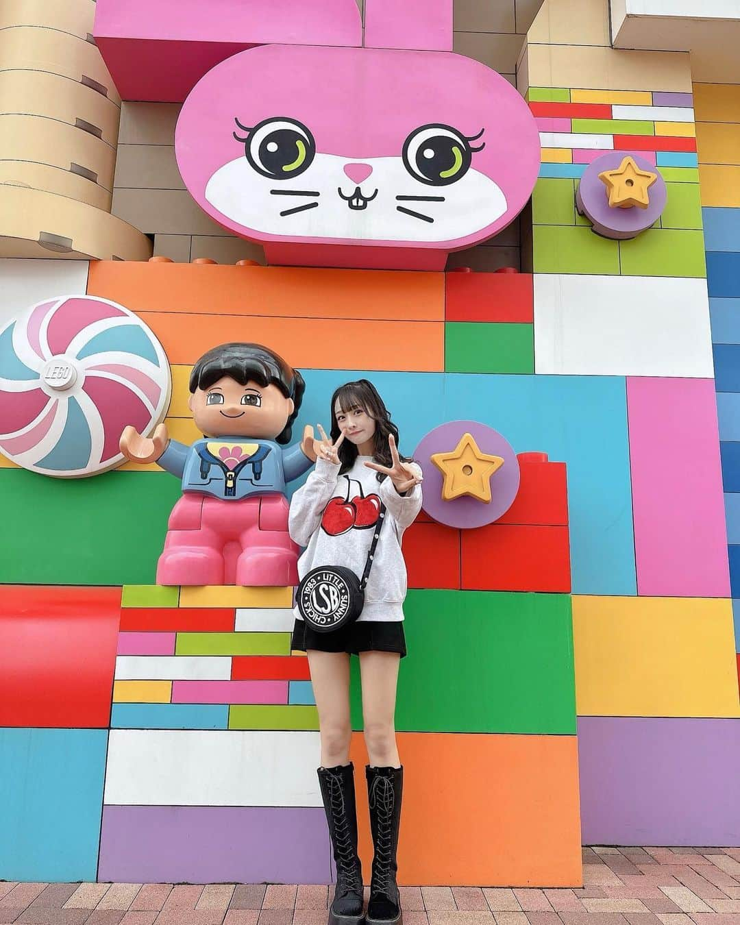 八木ひなたのインスタグラム：「・  ・  LEGOLANDかわいい💭  ・  ・  #自撮り #selfie #セルカ #fashion #love #メイク #instagood #code #selca #selfie  #셀카그램 #today #ootd #dailylook #instagood #いいね返し#instalike #instafashion #followme#アイドル#レゴランド#LEGOLAND」