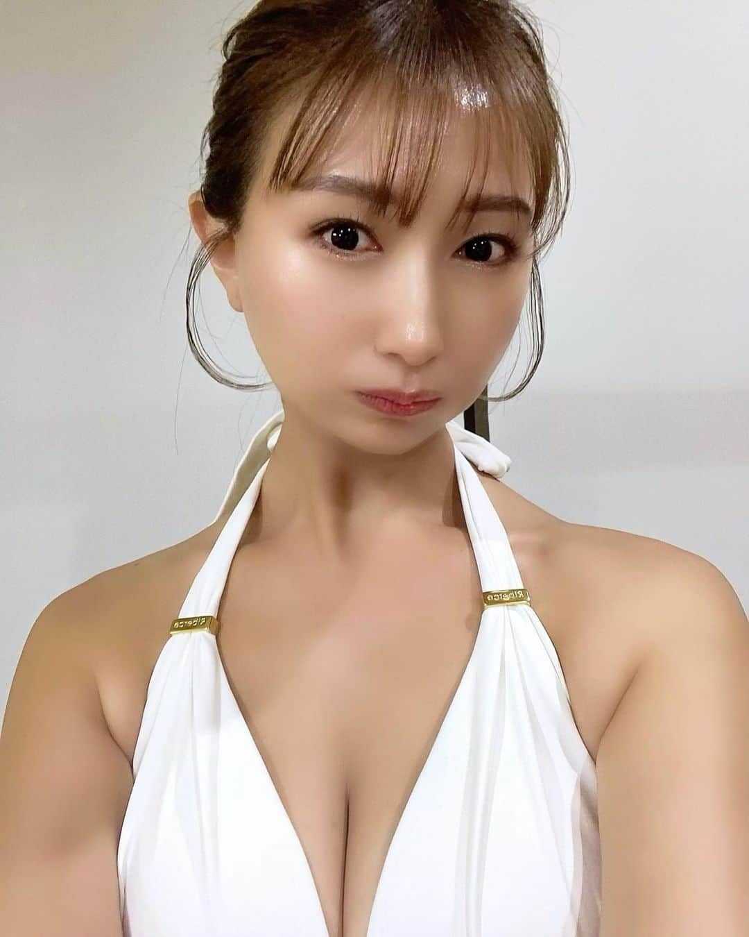 のインスタグラム：「🤍🤍🤍  オールスター後夜祭の衣装の 白水着がシンプルでとっても可愛かった🙈  スタジオアシスタントととして出てるので まだ見てない方は是非見てくださいね👙🫶🏻  TVerで無料で視聴できます♡ 　 　 　  #オールスター後夜祭 #オールスター後夜祭23秋 　 　　  　 　 　 　  　 　 　 　 　 　　　  　 　 　 　  　 　 　  . . .  #RIZIN #RIZINガール #RIZINガール2022 #ラウンドガール #ringgirl #キックボクシング #kickboxing #キックボクシング女子 #筋トレ女子 #筋トレ #トレーニング #ダイエット #training #diet #グラビア #グラビアアイドル #グラドル #ビジョビ #bijobi #gravure #guravureidol」