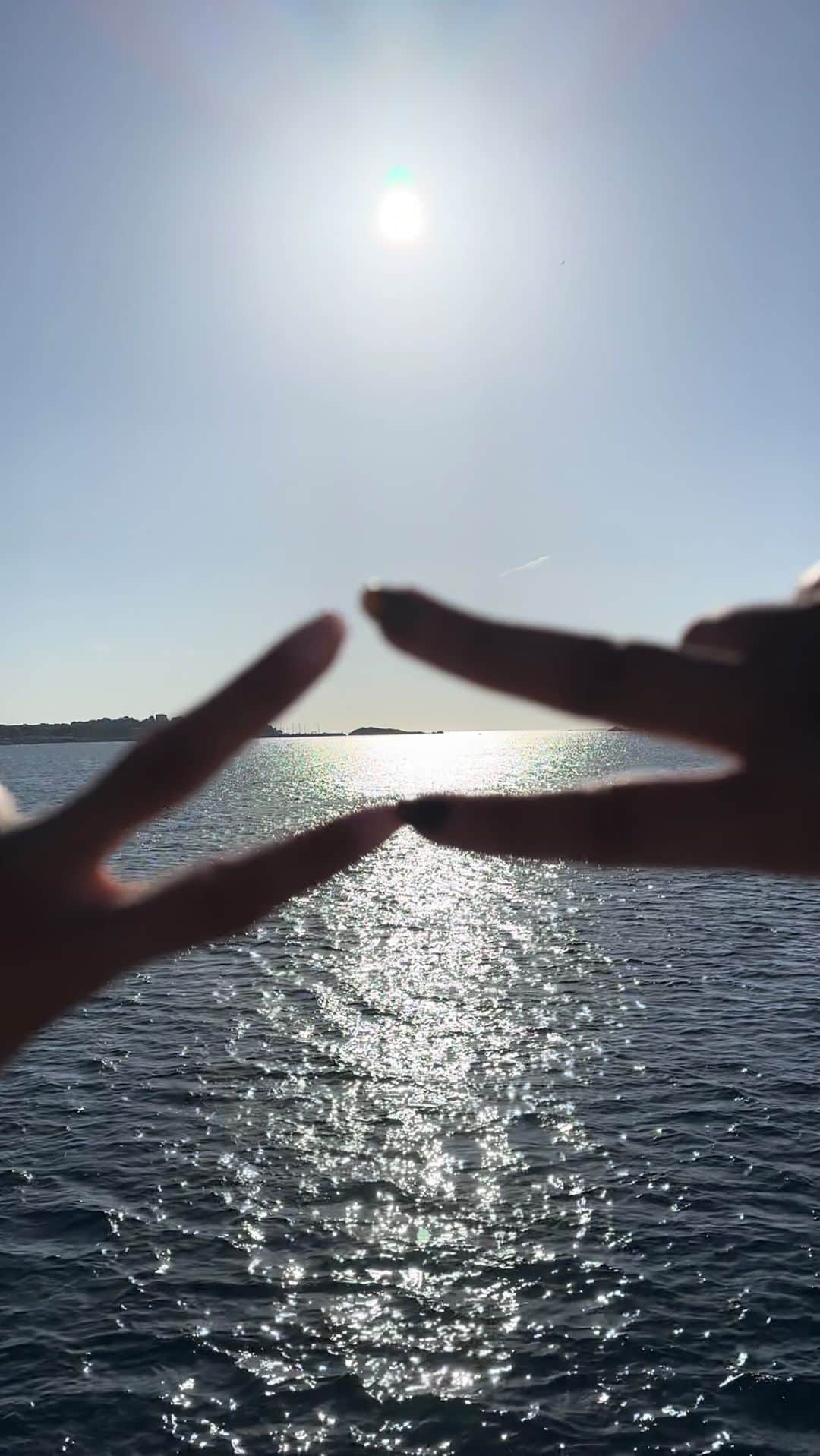 のインスタグラム：「🧡🧡🧡 蒐集好多和朋友敲敲杯的畫面 還有許多影片放不下的 是我們滿滿回憶🫶  你的敲敲杯好朋友是誰？ 標籤@他一起🍻吧」