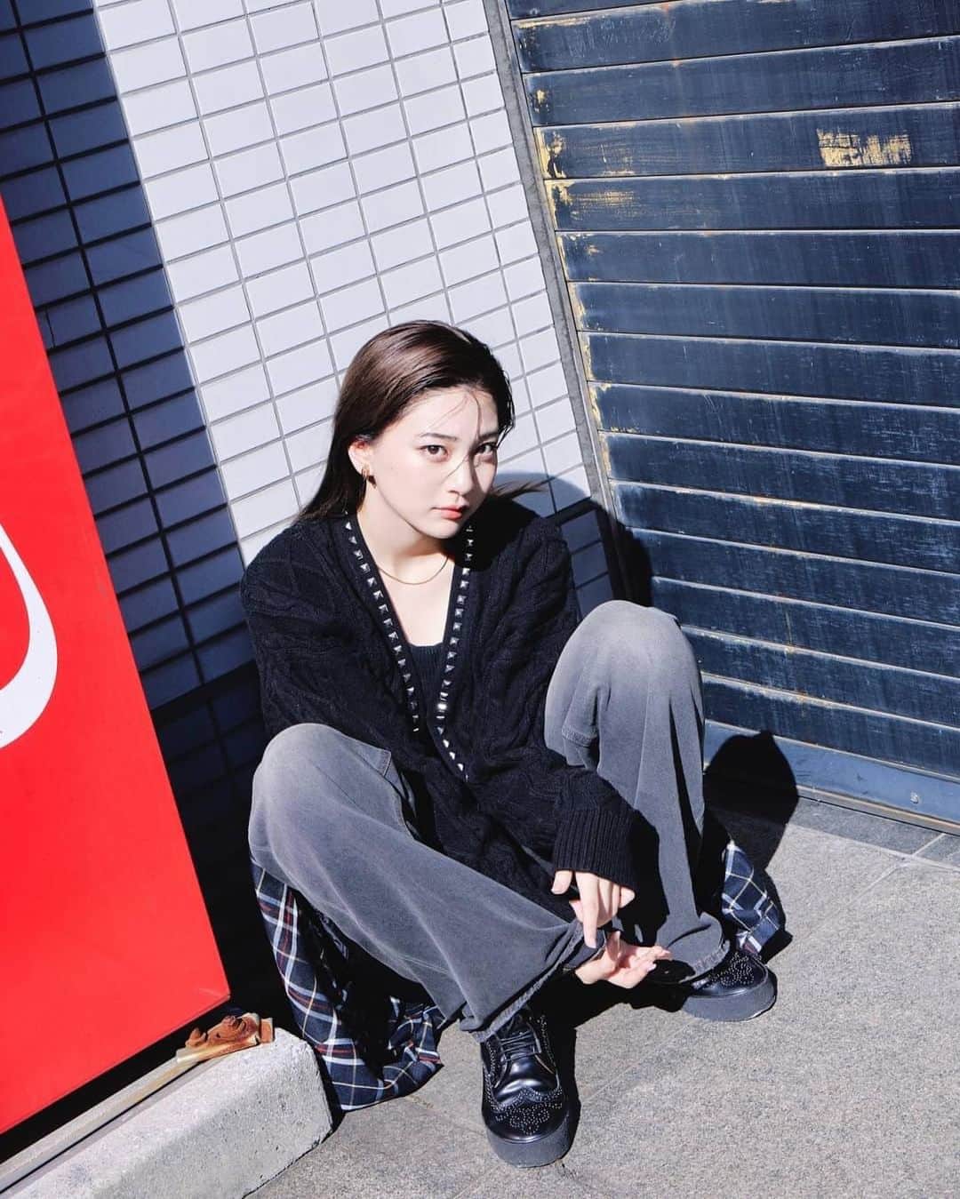 のインスタグラム：「ーーーーーーーーーーーーーーー @drop_tokyo  @hystericglamour_tokyo   📸 @ttontonnz  styling&hair&make :  me  #droptokyo #hystericglomour #fashion #streetsnap #knit #ヒステリックグラマー #ニット #pr」