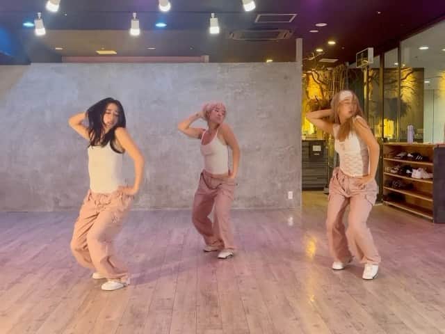 HIYORIのインスタグラム：「. BMO/@arilennox  Choreo by @stupid_moeka @hyr___0425 @akari_reckless🍒✨」