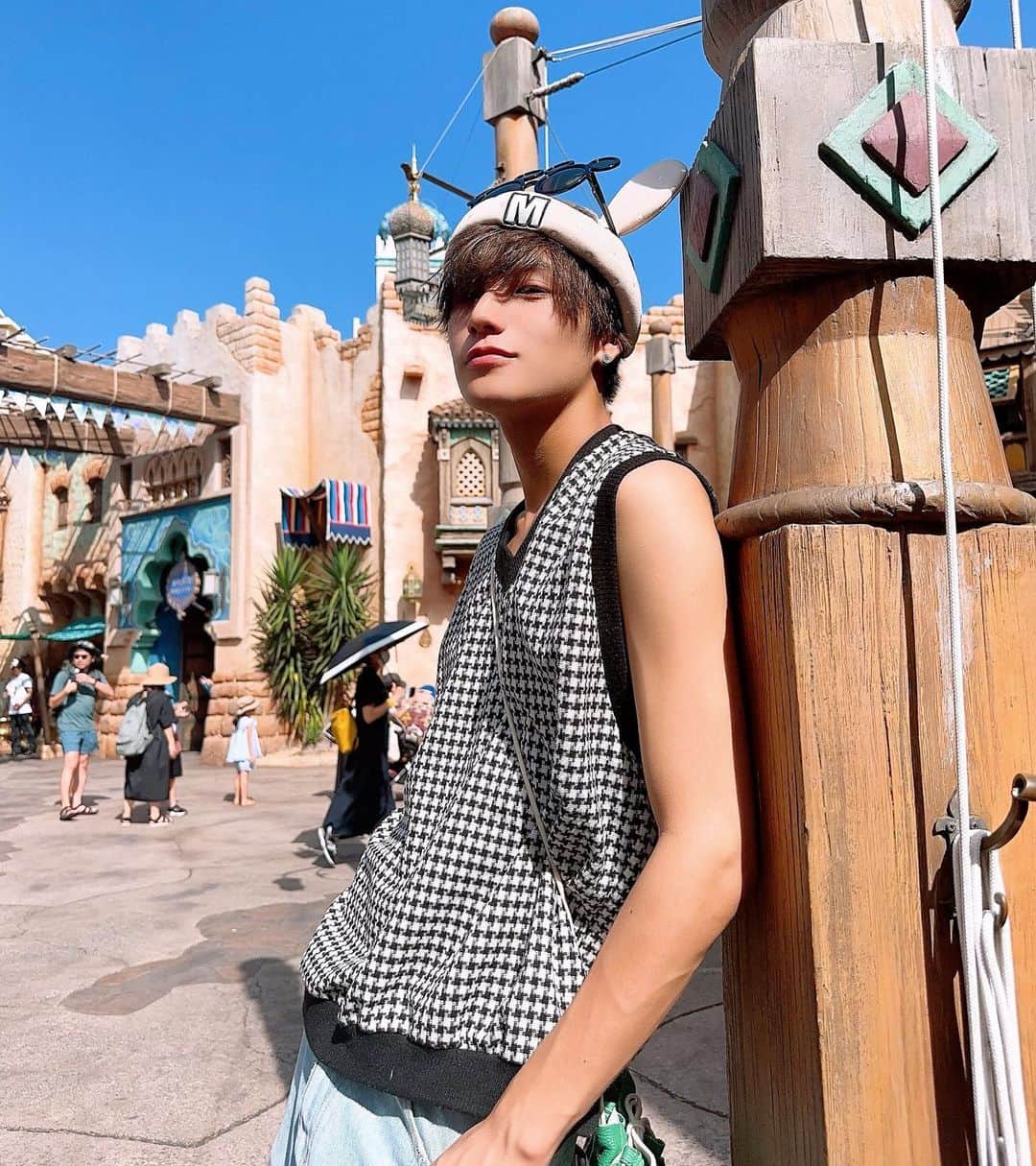 清野隆華のインスタグラム：「🐭🎈  . 新しい被り物増えてた！！  #ディズニー」