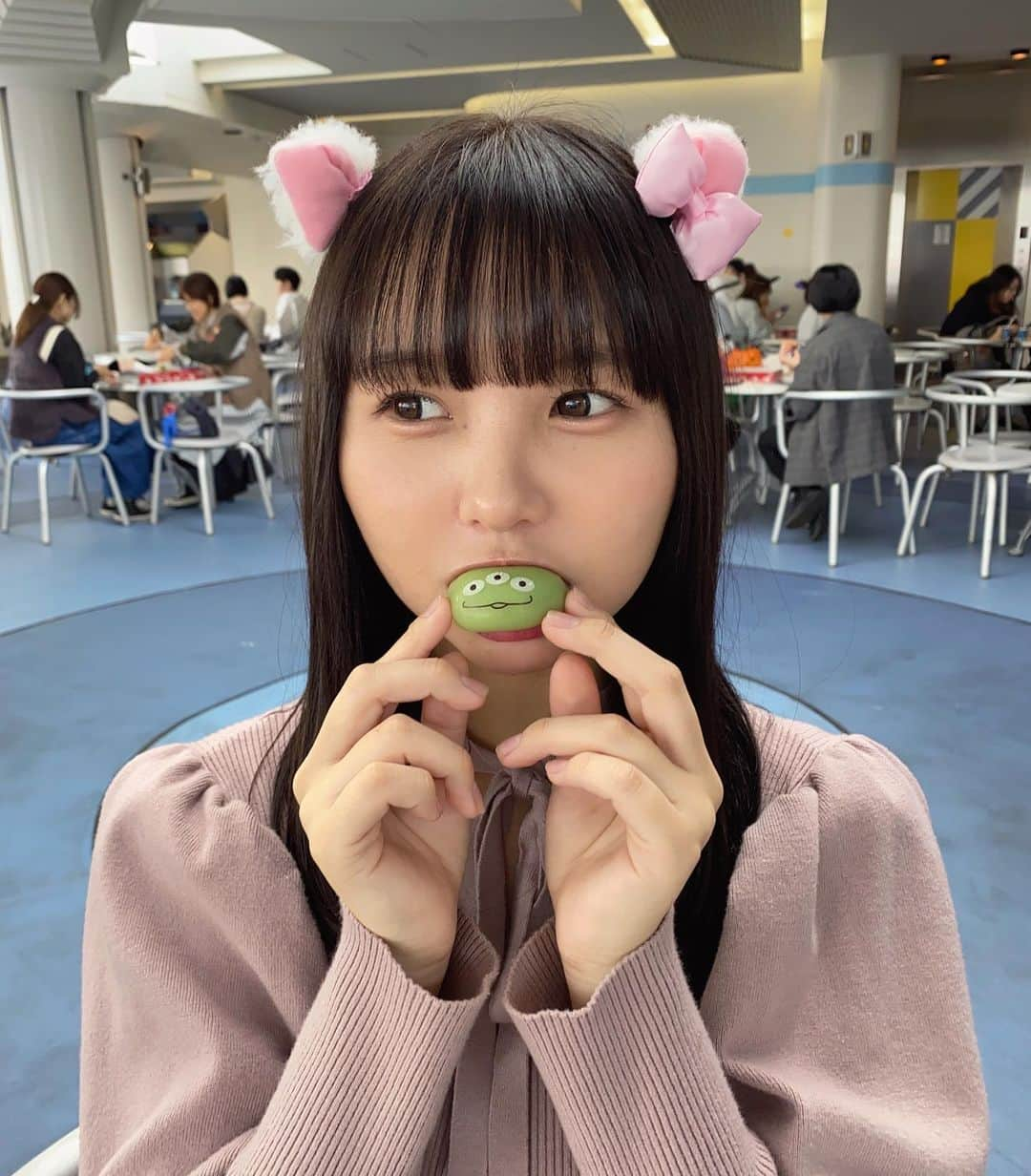 本郷柚巴さんのインスタグラム写真 - (本郷柚巴Instagram)「5年ぶりに行ってきました🐭  みんながやってるやつ👀  #夢の国 #ディズニーランド」10月18日 20時51分 - h.yuzuha_0112