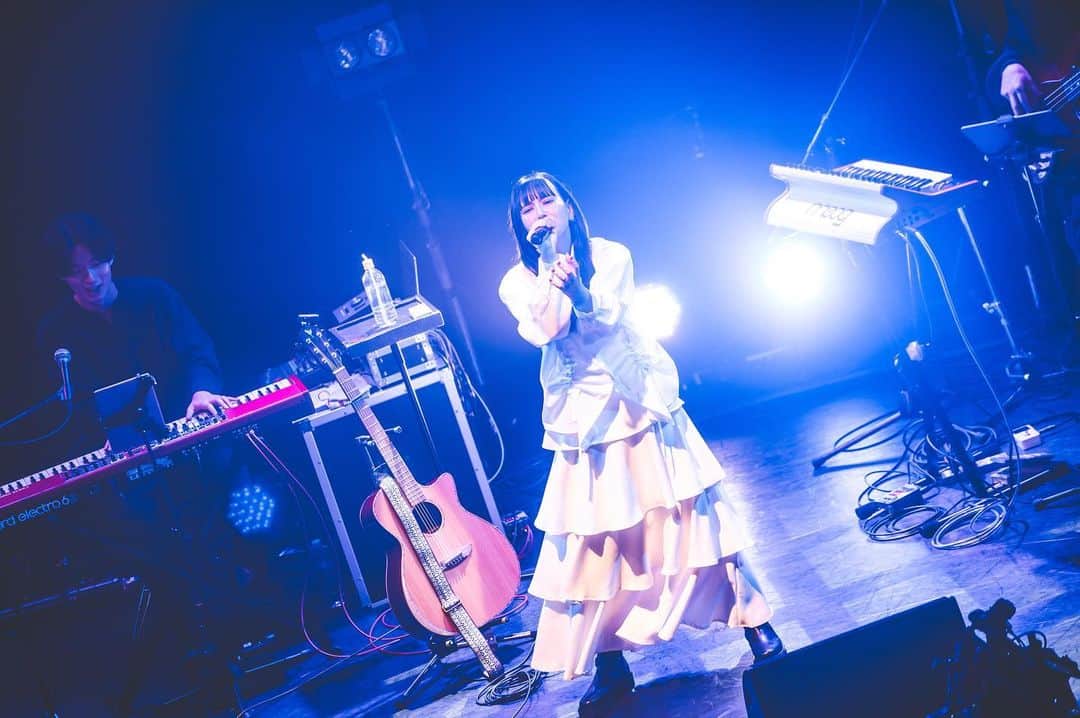 Annaのインスタグラム：「🪶🪶🪶  photo by @livephotograh.s」