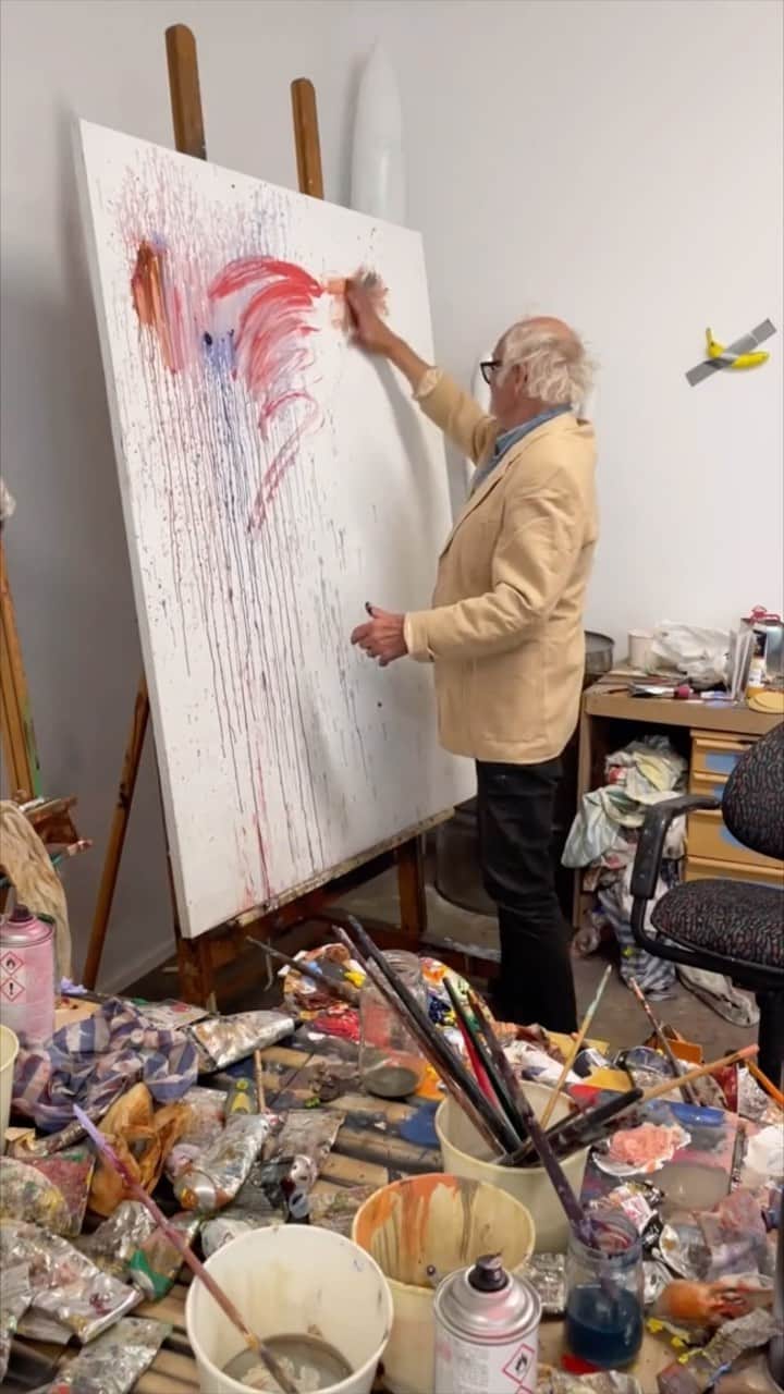 StreetArtGlobeのインスタグラム：「Painting with @baadamsson 🤯🎨」
