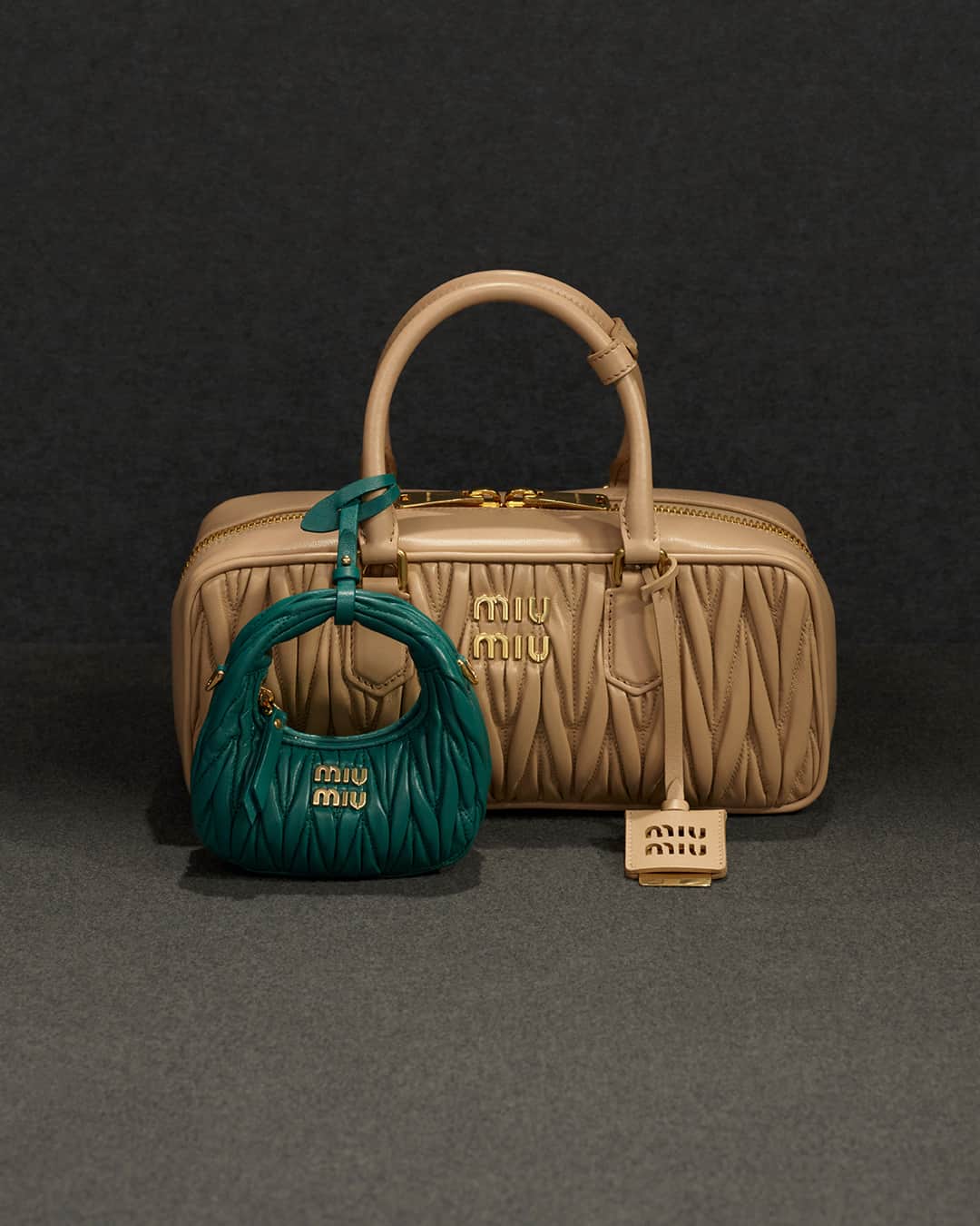 のインスタグラム：「Matelassé bags: the synergy between craftsmanship and iconic Miu Miu design.   Photographed by @AlmLibera. Creative direction by @EdwardQuarmby. Styled by @LottaVolkova.  #MiuMiuLIVE #MiuMiuFW23」