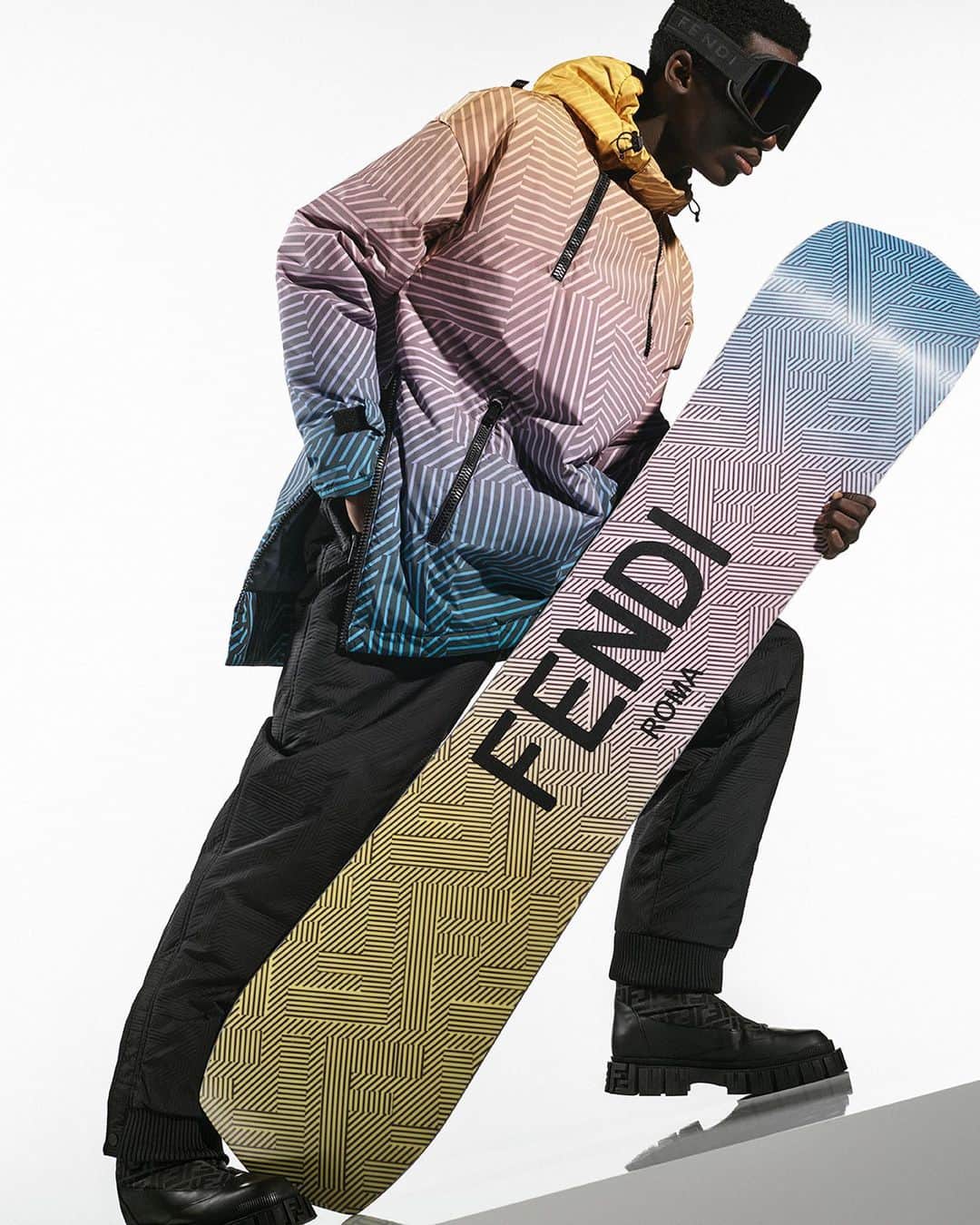 Fendiさんのインスタグラム写真 - (FendiInstagram)「A larger-than-life interpretation of the Fendi Shadow logo disappears into geometric abstraction in this season's Fendi Skiwear.  Discover the selection of styles for the slopes and the après-ski in select boutiques and at Fendi.com.  Artistic Director of Accessories and Menswear: @silviaventurinifendi  Artistic Director of Jewellery: @delfinadelettrez   Styling: @ganio Hair: @ramoneyluv Makeup: @samiamohsein  Casting: @piergiorgio Model: Hamaam Pelewura  Photography: @brunostaub」10月18日 21時01分 - fendi