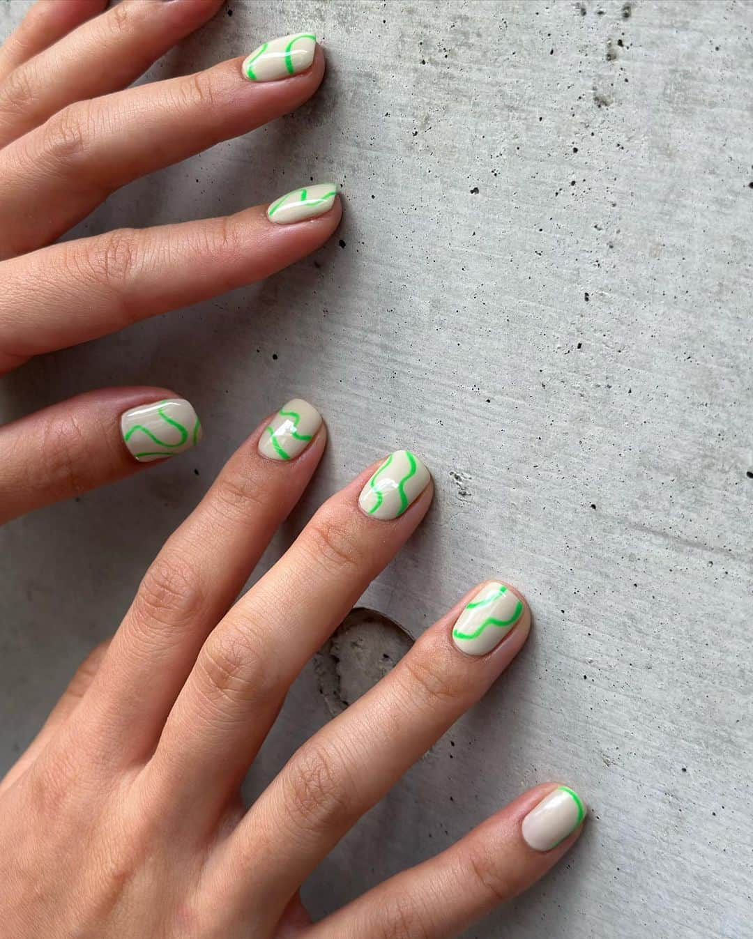 松山かなこさんのインスタグラム写真 - (松山かなこInstagram)「蛍光グリーン🦎💚   @beborn_tokyo  #nail #nails #naildesign #beborn」10月18日 21時13分 - kanakonaimen