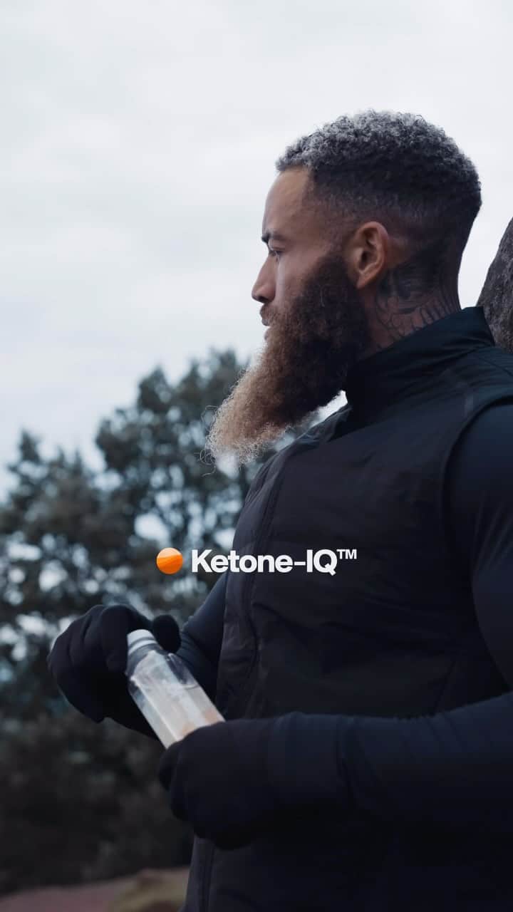 アシュリー・ケインのインスタグラム：「𝗘𝗻𝗲𝗿𝗴𝘆 ⚡️   The strength and vitality required for sustained physical or mental activity.  In short: the ability to do work.  @hvmn Ketone-IQ delivers a clean, focused boost of energy to not only power my workouts, but to support my mental clarity, endurance and recovery too.  My energy will always speak louder than my words.  🦁  #ketoneiq #sponsored」