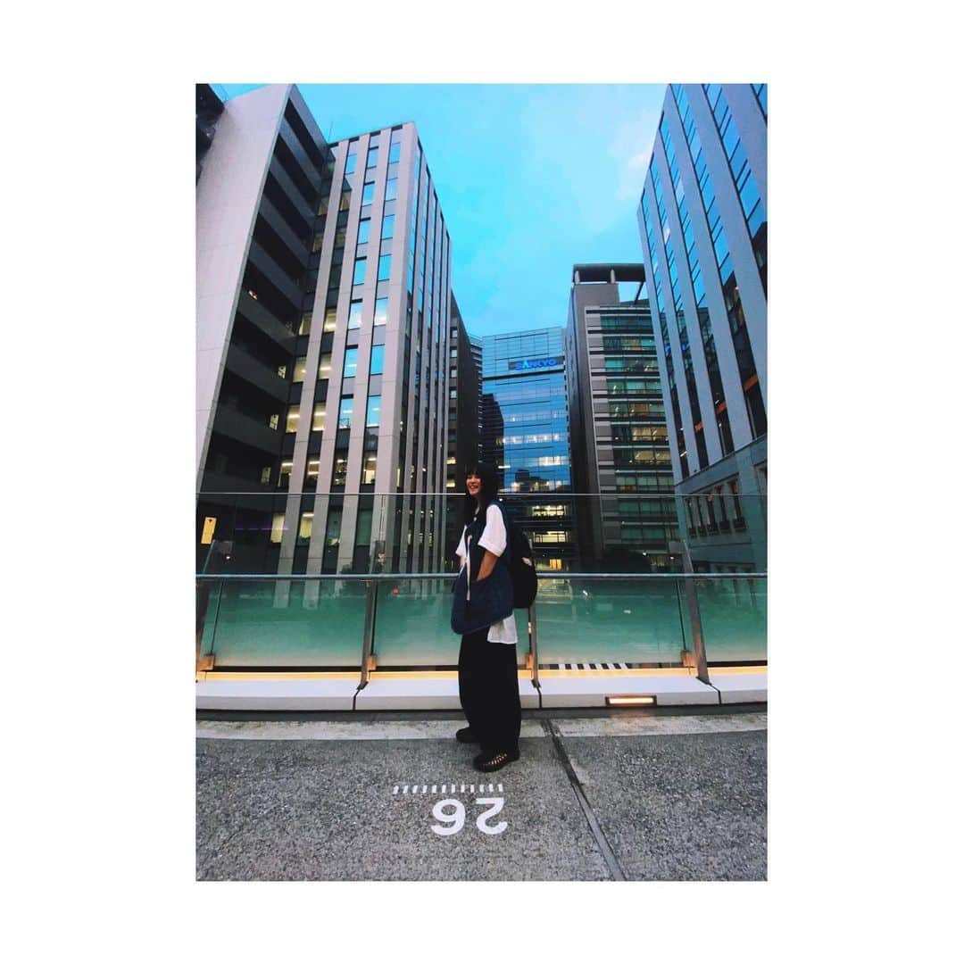 神田莉緒香のインスタグラム：「--- 26を見つけるとなんかテンションあがるよ〜  もこもこと厚着して 「でも夜は寒いから…」 てなるこの時期、嫌いじゃないです。  .」