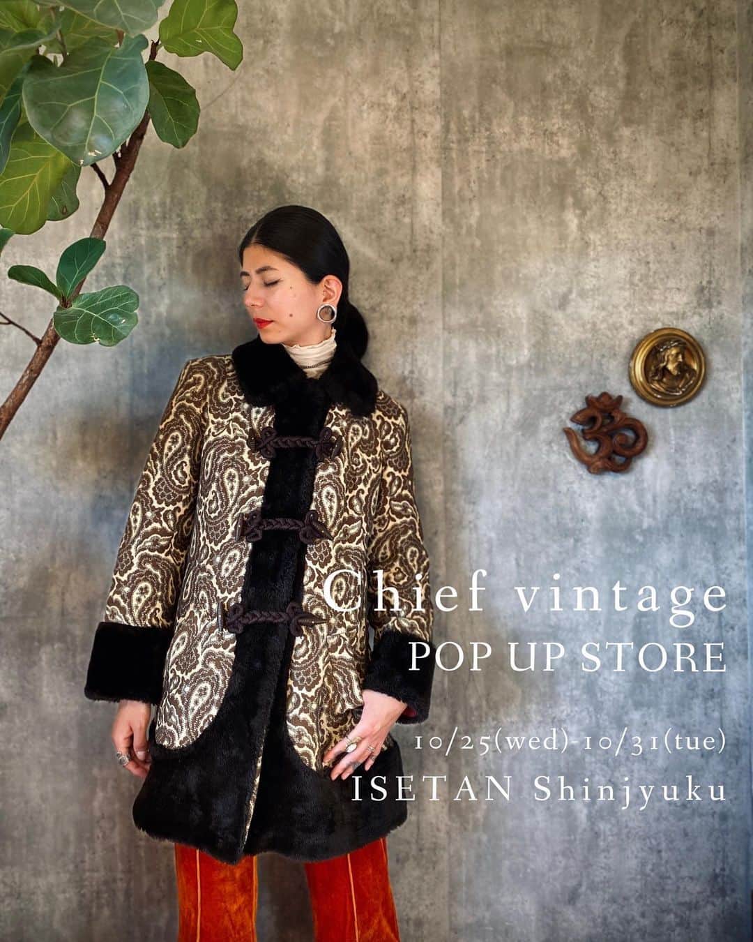 Chief used&vintageのインスタグラム：「いよいよ開催まで1週間となりました。 来週10/25(水)より伊勢丹新宿店にて ポップアップストア出店させていただきます。  本日より当日の展開アイテムをご紹介いたしますので しばしお付き合い下さいませ。  今回は新着アイテムを150点以上ご用意いたしました。 この機会にお手に取ってお楽しみいただけましたら幸いです。 ぜひご予定くださいませ！  ———————————————  【Chief vintage POP UP STORE 伊勢丹新宿店】 10/25(水)-10/31(火) 伊勢丹新宿店 本館2階 / TOKYO CLOSET 内 営業時間:10:00-20:00 @restyle_tokyo_isetanmitsukoshi   ————————————————  ※お品物のお取り置き、キープはいたしかねます。 ※通販に関するお問い合わせはイベント終了後11/1より承ります。 全て一点ものにつき販売済みの際はご容赦ください。 ※ポップアップストア開催中はオンラインストアは 一時クローズいたします。ご注文、商品ページの閲覧は10/24(火)15:00までご利用いただけます。」