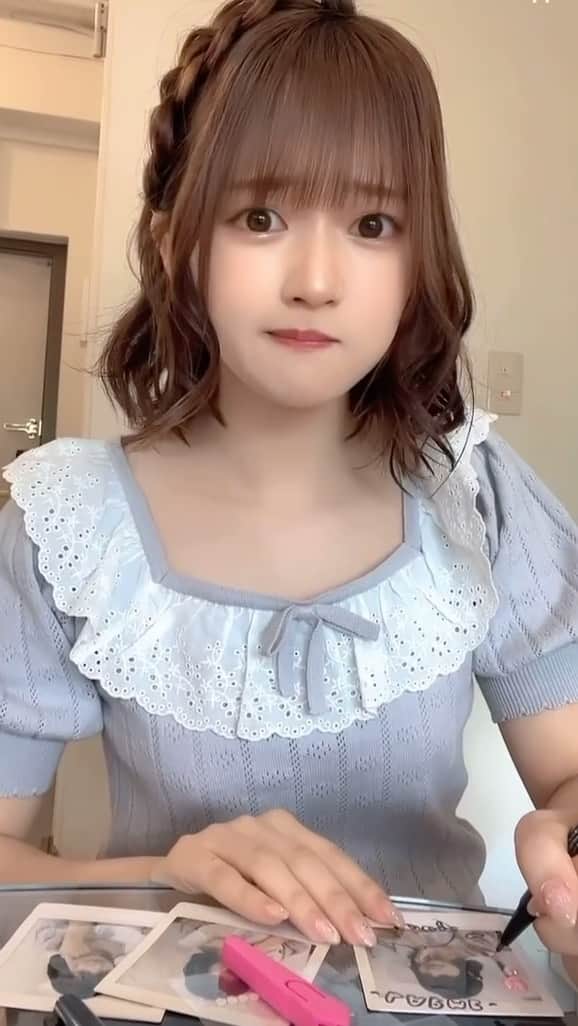 のインスタグラム：「誌面にてチェキ応募受付中📮🤍  応募が多かったモデルは 次号で特集企画も...？🫢📕⭐︎   わたげちゃん( @_wata.a )  #larme #larmemagazine #larme058 #ラルム #ファッション絵本  #わたげ #チェキ」