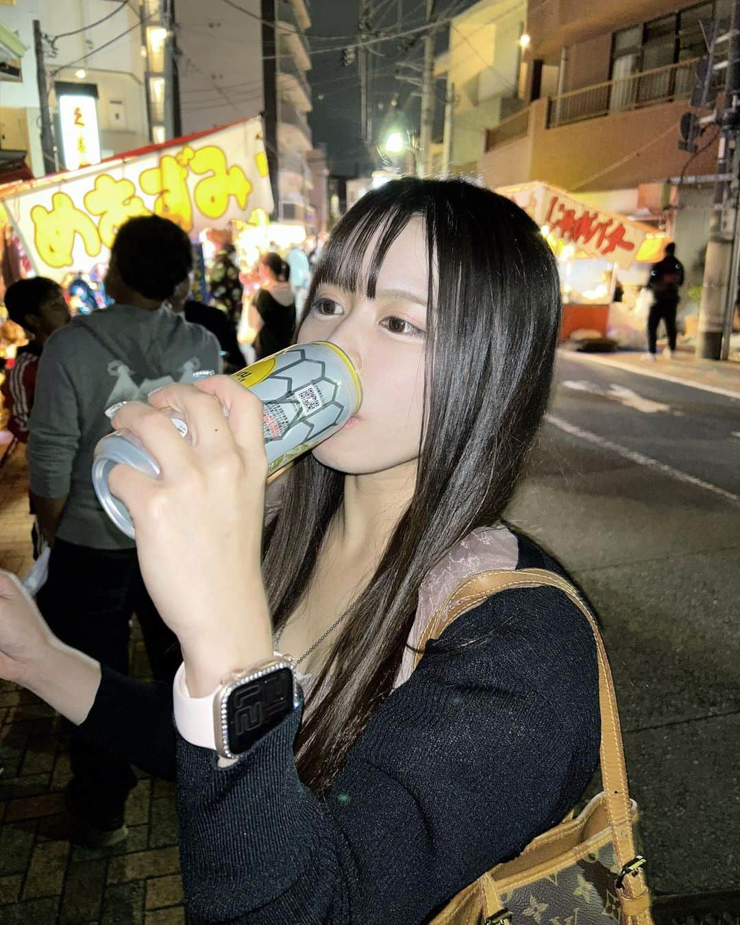 山口みらんさんのインスタグラム写真 - (山口みらんInstagram)「🙌🏮🍧🎆  出店の食べ物つまみに、歩き酒 いちばん楽しい☝🏻💞  最高な仕事終わりだった🫶   #お祭り  #ハイボール  #秋祭り   #ビール #生ビール #お酒好き #お酒好き女子 #ビール好き女子 #ビール好きな人と繋がりたい #酒好き女子 #飲酒ダグラム #飲酒たぐらむ #酒 #お酒 #乾杯 #一緒に乾杯 #酒飲み女子 #居酒屋 #1人酒 #お酒好き #酒好きと繋がりたい」10月18日 21時18分 - yamaguchi_miran