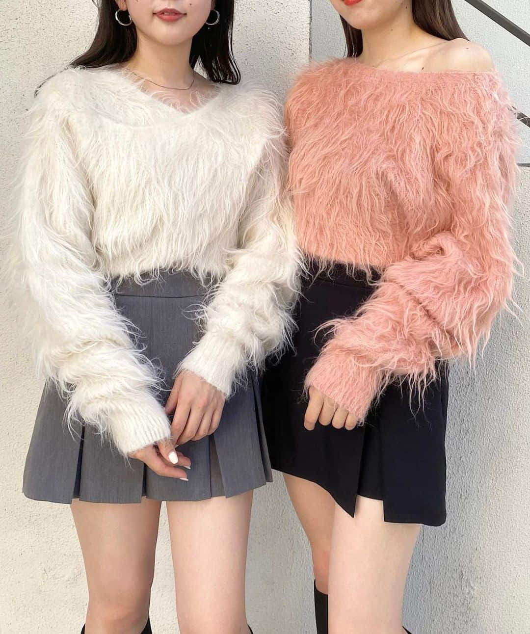 WHO’S WHO Chicoのインスタグラム：「. 【RECOMMEND ITEM】 シャギーMIXクロスニット price : ¥6,600 color : アイボリー、ピンク、パープル、チャコールグレー  .  #Chico #チコ #SalonbyChico  #2023AW #23AW #ニット #シャギーニット   ※商品ページでは、遅延などの影響も考え納期を少し先に設定させていただいております。 予約商品は商品ページにて記載している納期より早いお届けになる場合がございますので予めご了承くださいませ。」