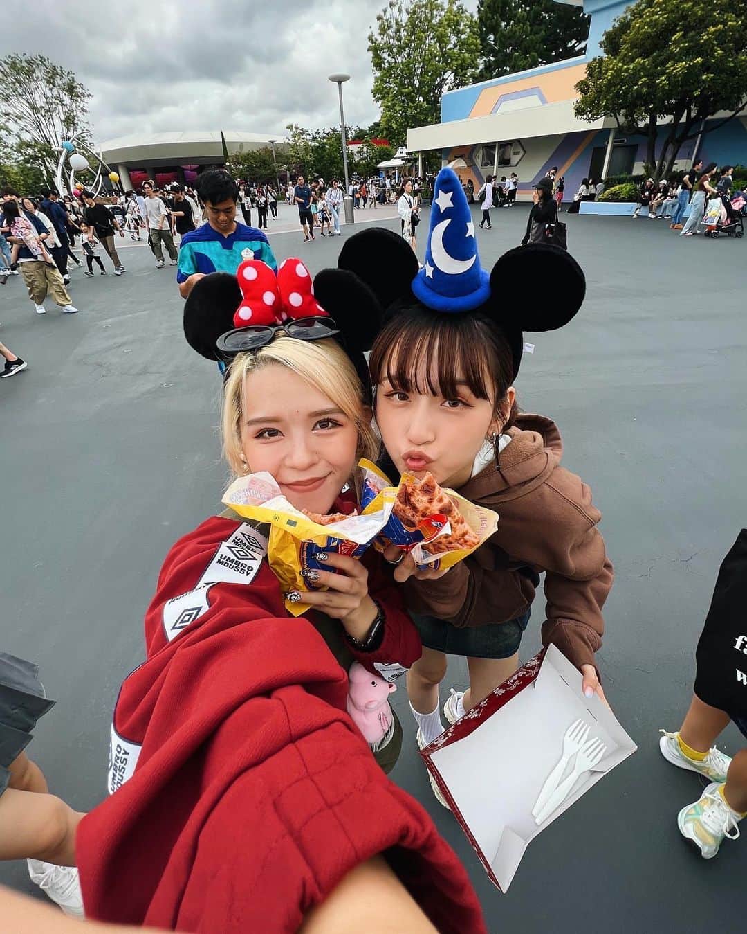 なつぴぴのインスタグラム：「ディズニー投稿➋🎪✨ . ビール沁みた〜🍺🤤ｳﾐｨｪ~ . . . #disney #ディズニーコーデ #ディズニーランド」