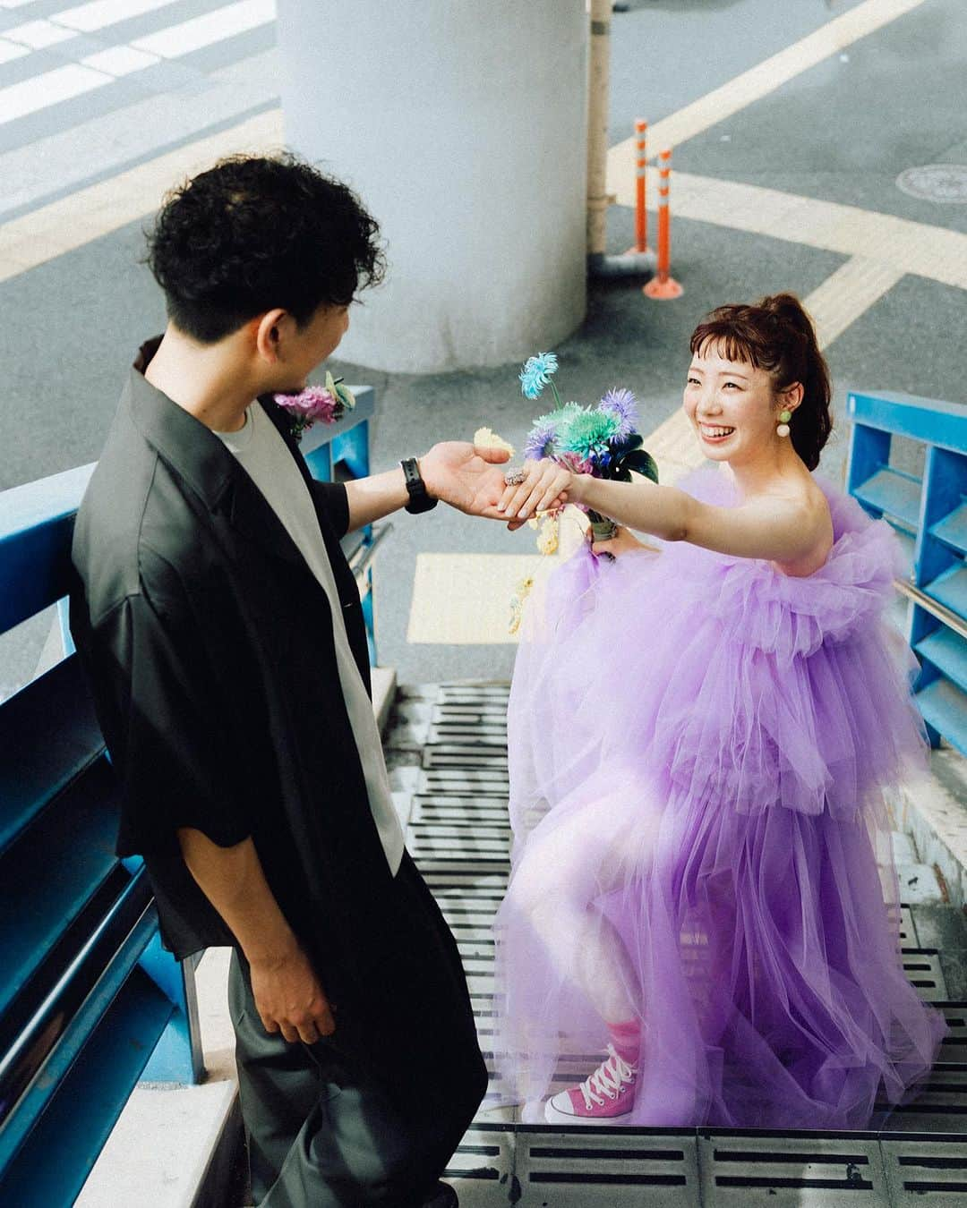 荒眞人さんのインスタグラム写真 - (荒眞人Instagram)「My work 〜Street wedding〜  Stylist : @dress.stylist.yuko  Hair & make : @hm_ayumi  Florist : @scabi_weddingflower  @scabi11  thanks : @yuriyuri__   #フォトウェディング #ウェディングフォト #前撮り #前撮り撮影 #前撮りカメラマン #結婚式前撮り #プレ花嫁 #ナチュラルウェディング #ウェディング前撮り #ウェディングフォトグラファー #2023春婚 #2023夏婚 #2023秋婚 #2023冬婚」10月18日 21時28分 - arca_0105