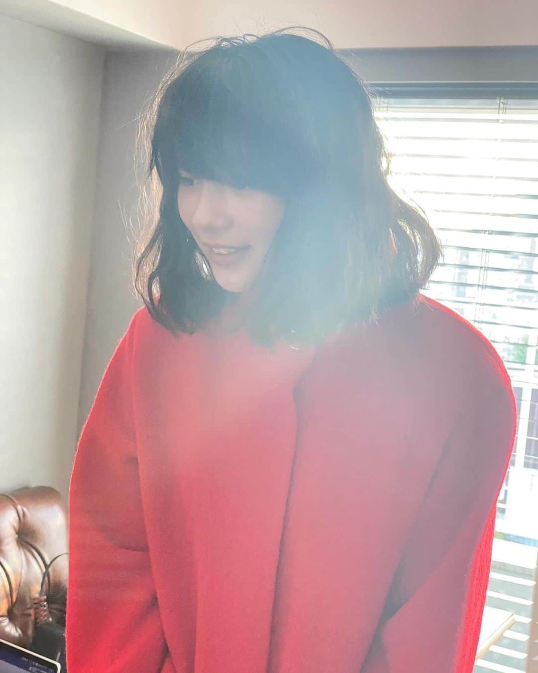 のん（能年玲奈）のインスタグラム：「アニエスベー、インタビュー。オフショット🌆👶  Styling: Mayu Takahashi Hair&Make up: Shie Kanno」